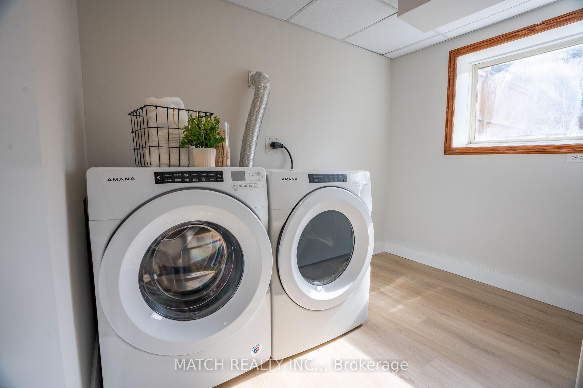 72 Randolf Crescent photo 31
