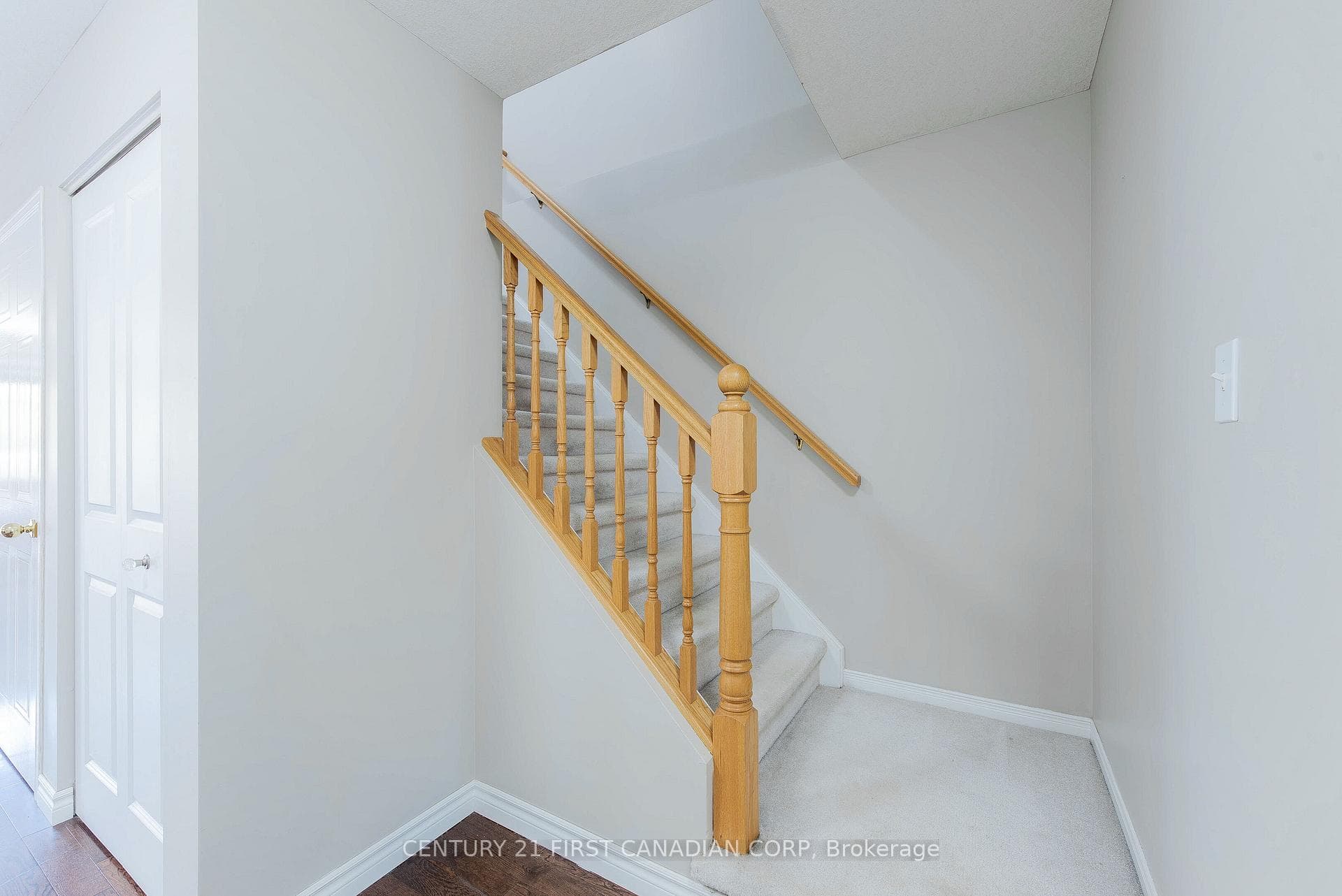 880 BLACKSMITH Street photo 14