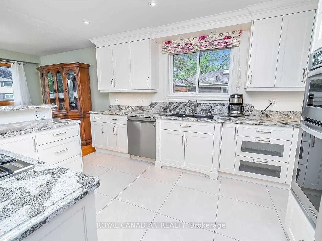 40 Joycelyn Crescent photo 4