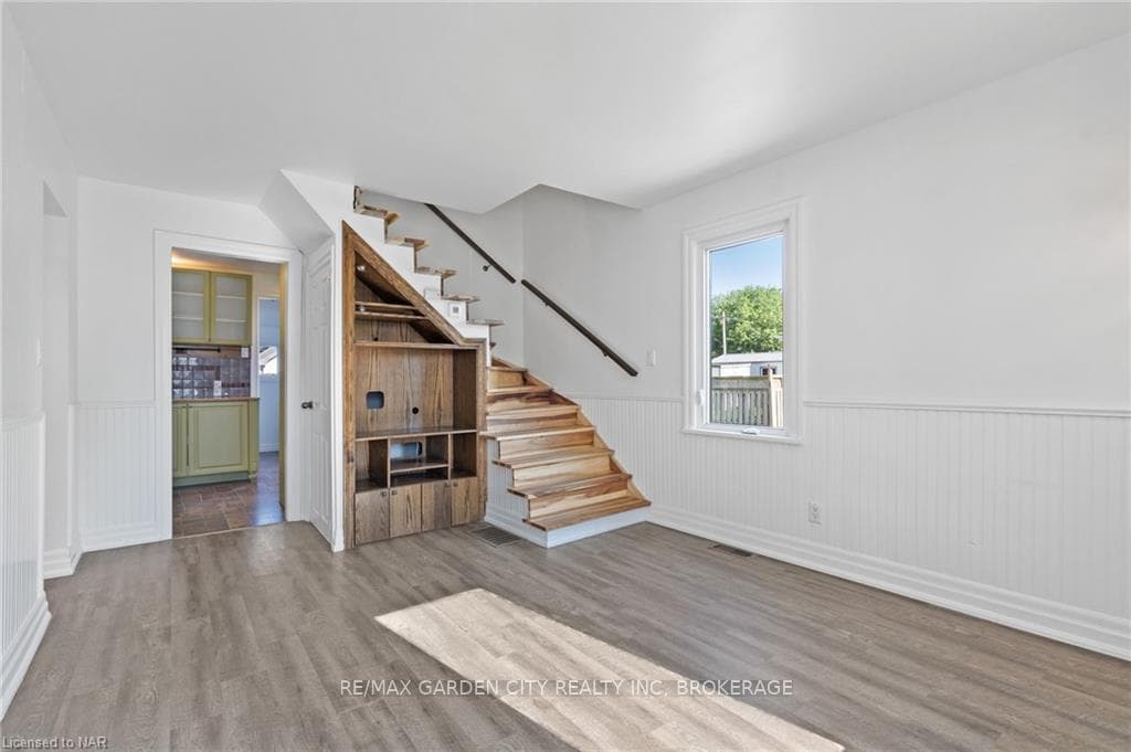66 KNOLL Street photo 4