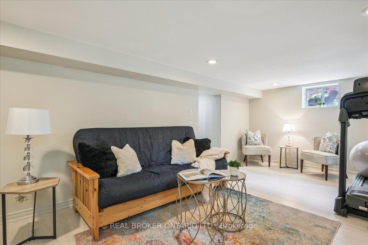 12 Parkview Heights photo 27