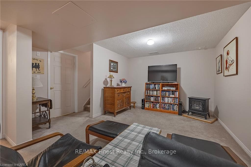 1101 REGATTA Court photo 25