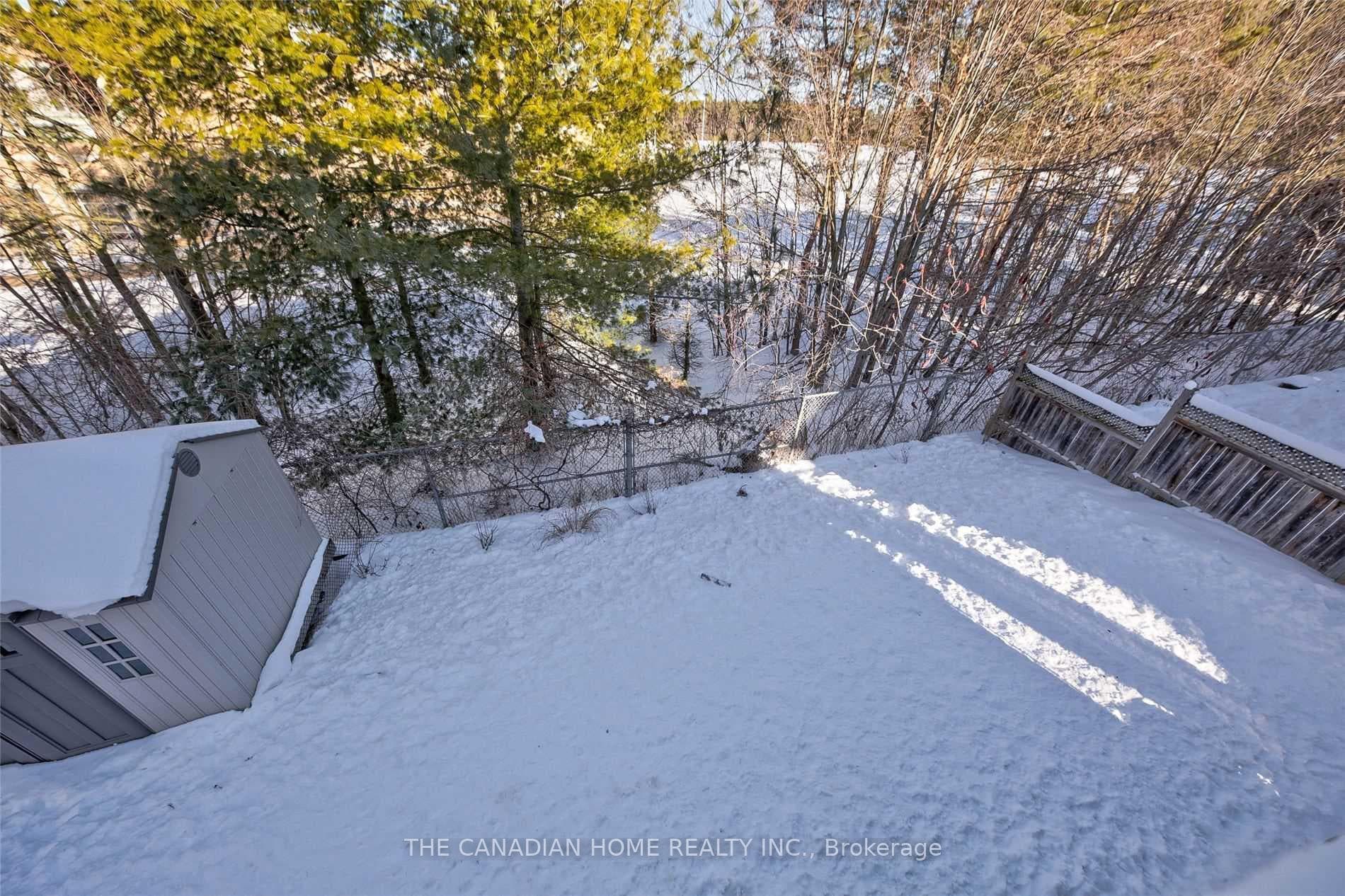 18 Silvercreek Crescent Unit Upper photo 32