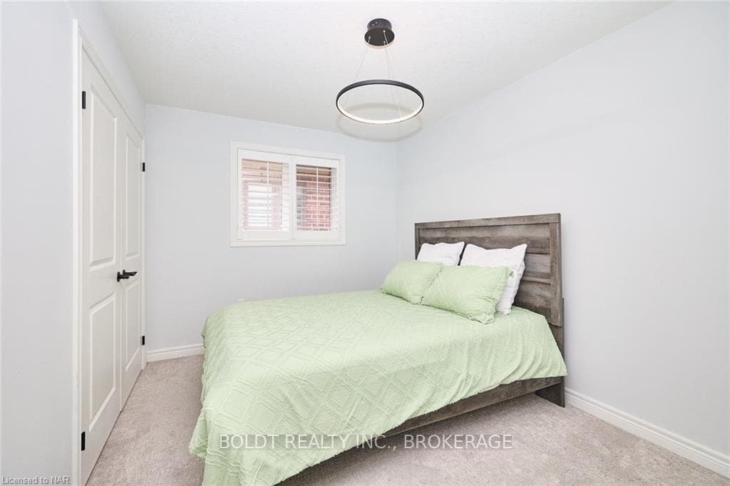 127 DENNIS Drive photo 29