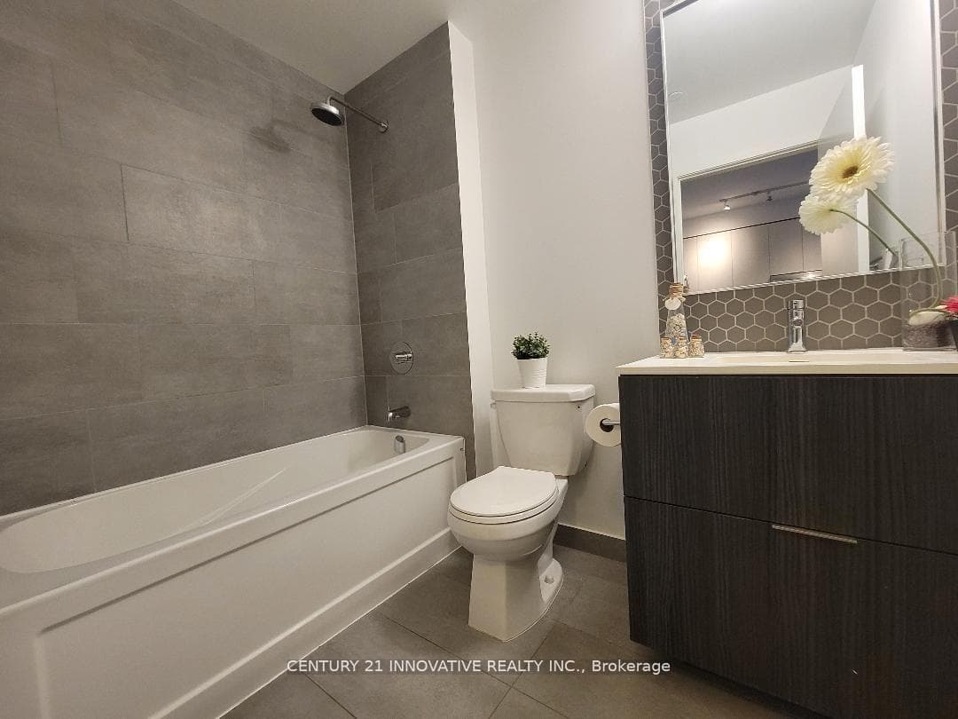 2520 Eglinton Avenue Unit 1016 photo 18