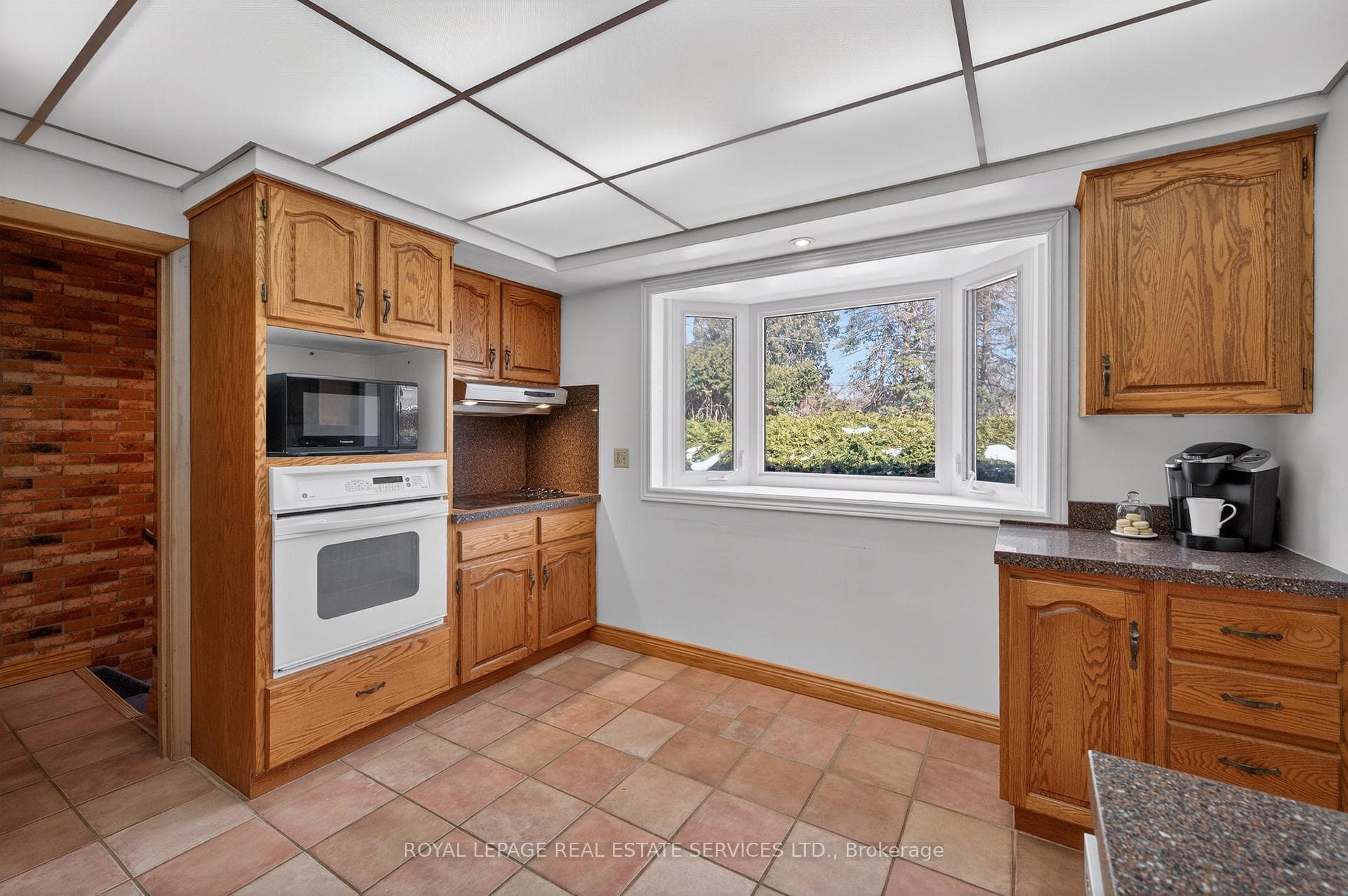 327 Strathcona Drive photo 19