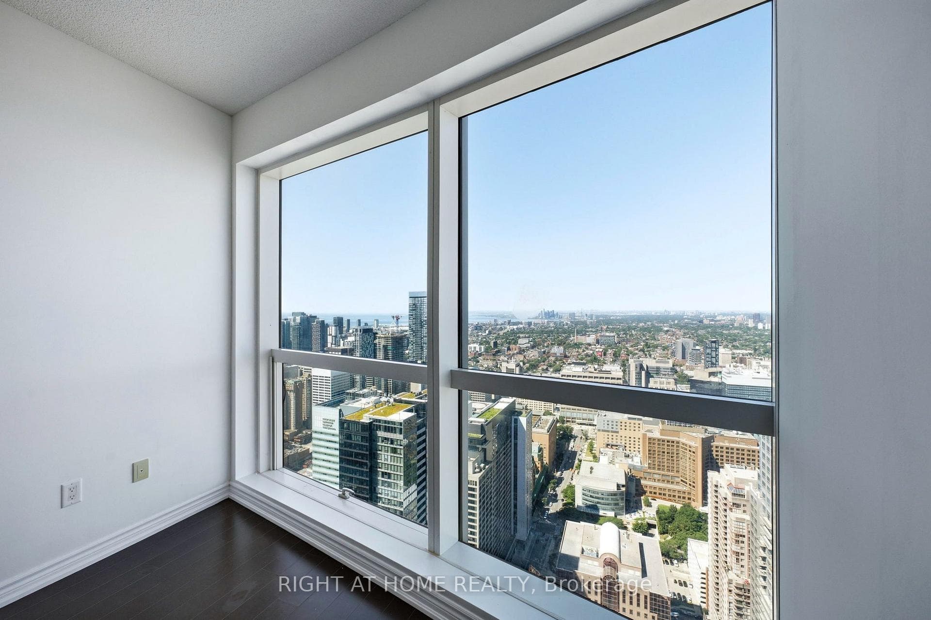 Unobstructed Panoramic Views of Toronto