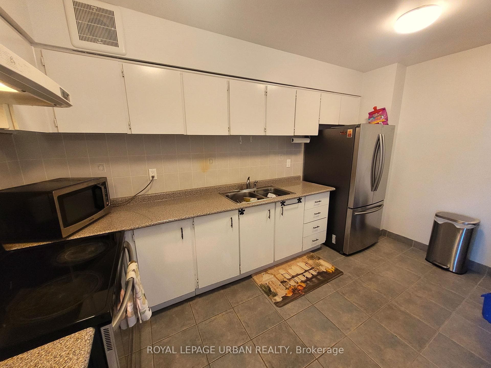 Eat-in Kitchen