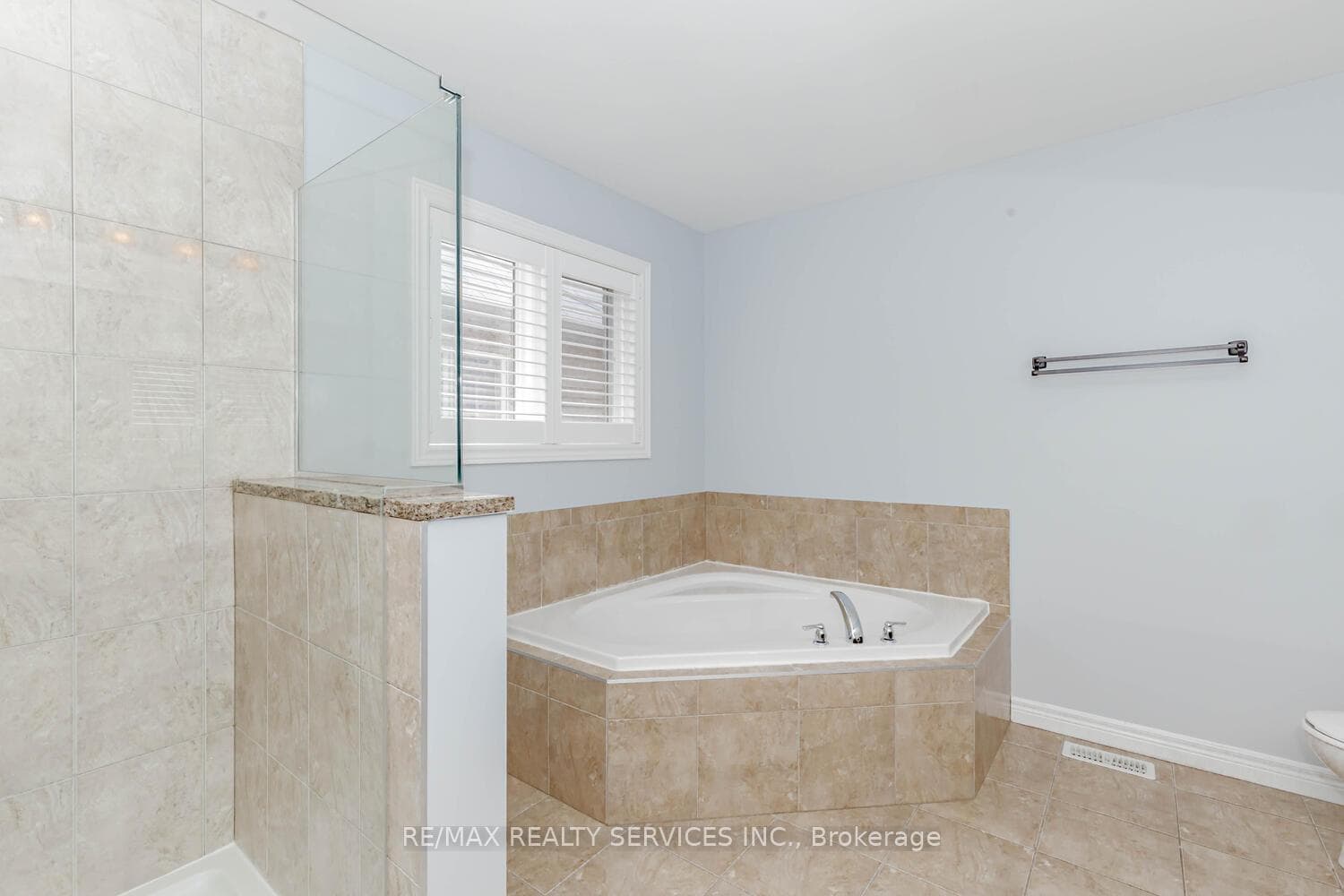 263 Westbank Trail photo 22