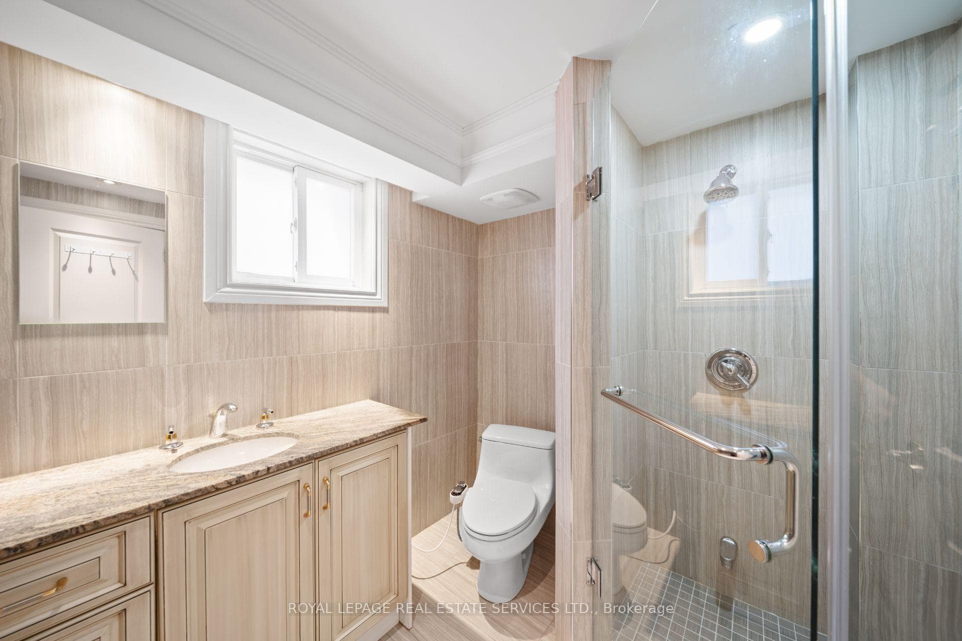 1592 Islington Avenue photo 40
