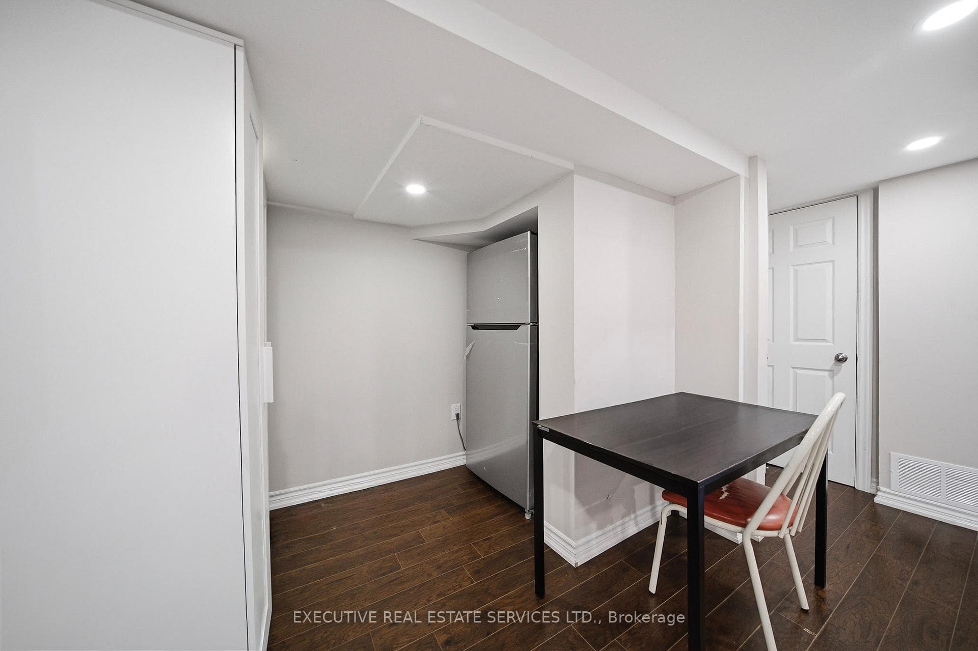 51 Worthington Avenue photo 30