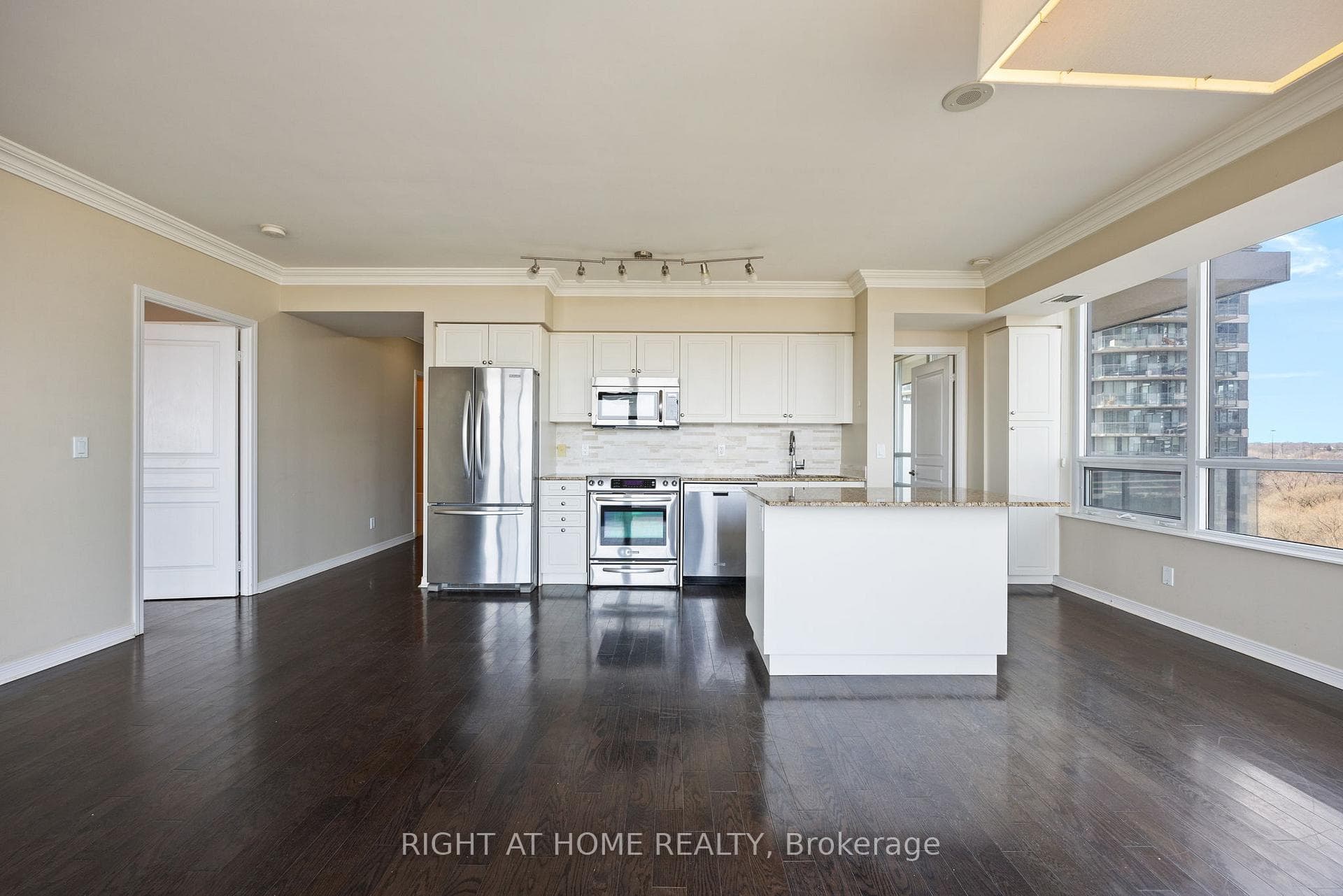 2240 Lake Shore Boulevard Unit 806 photo 7