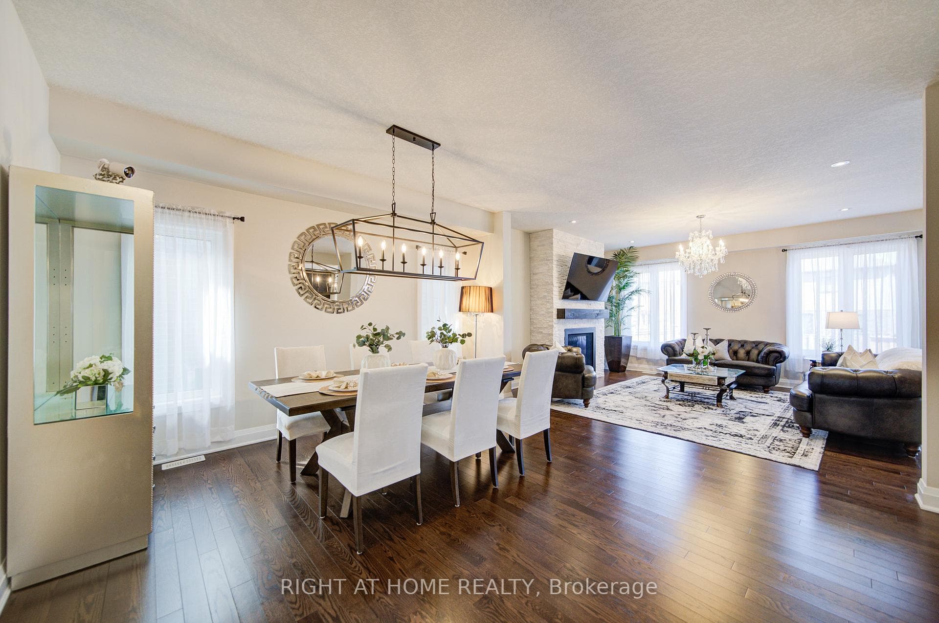 712 Wood Lily Street photo 4