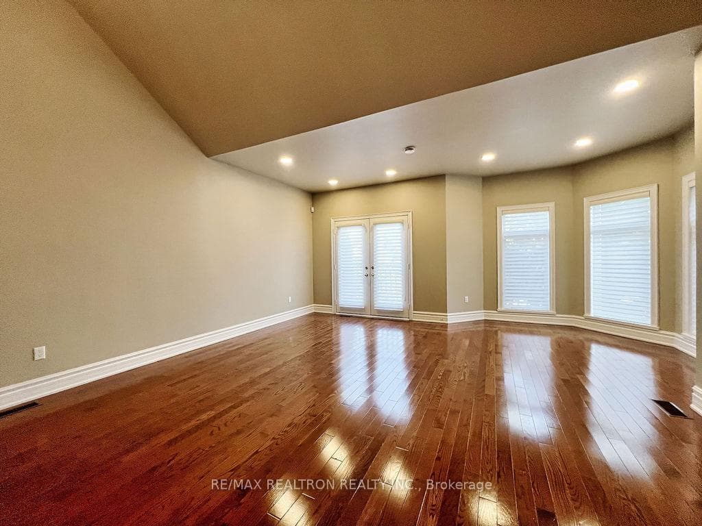 485 Beverley Glen Boulevard photo 19