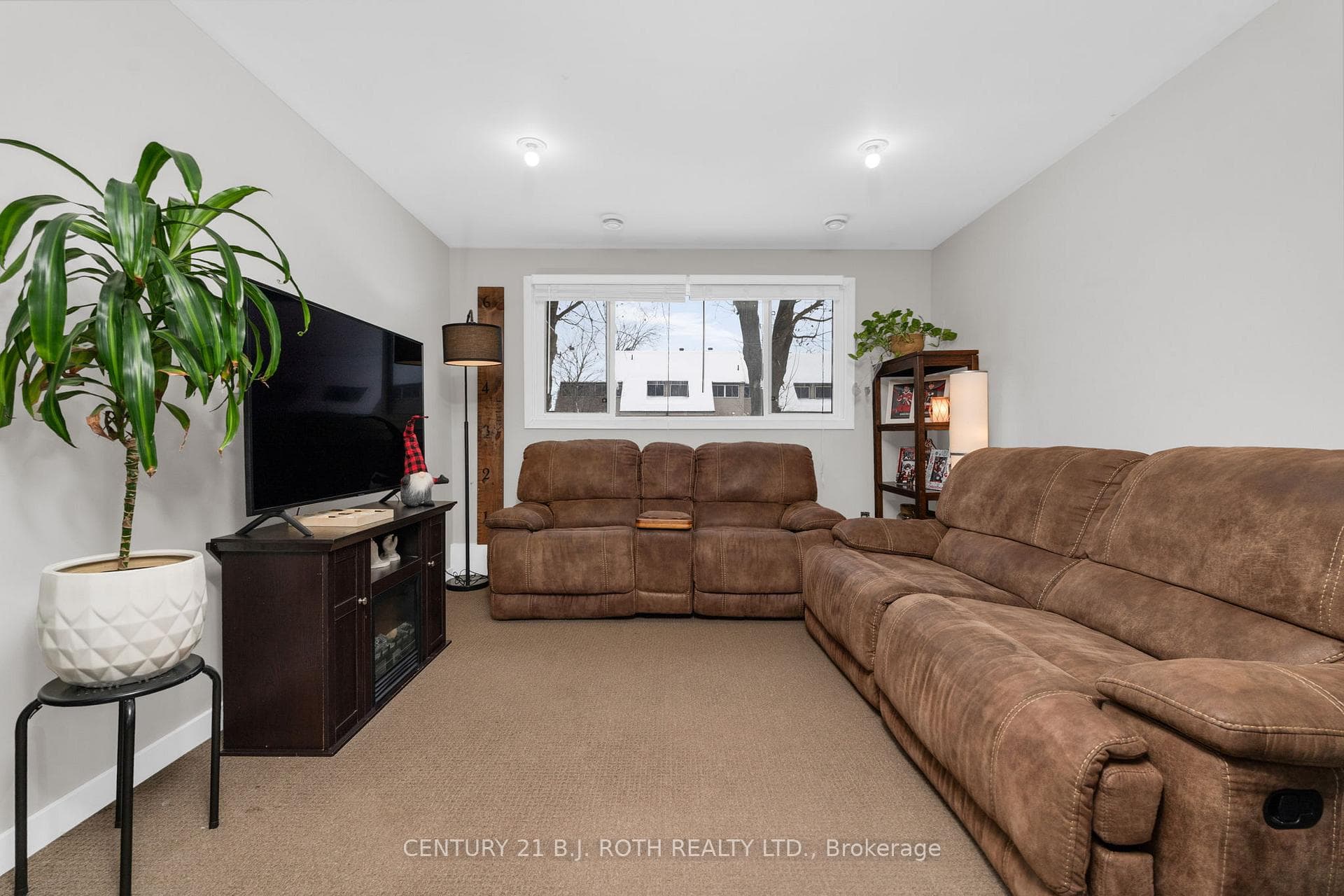 440 Barrie Road photo 28
