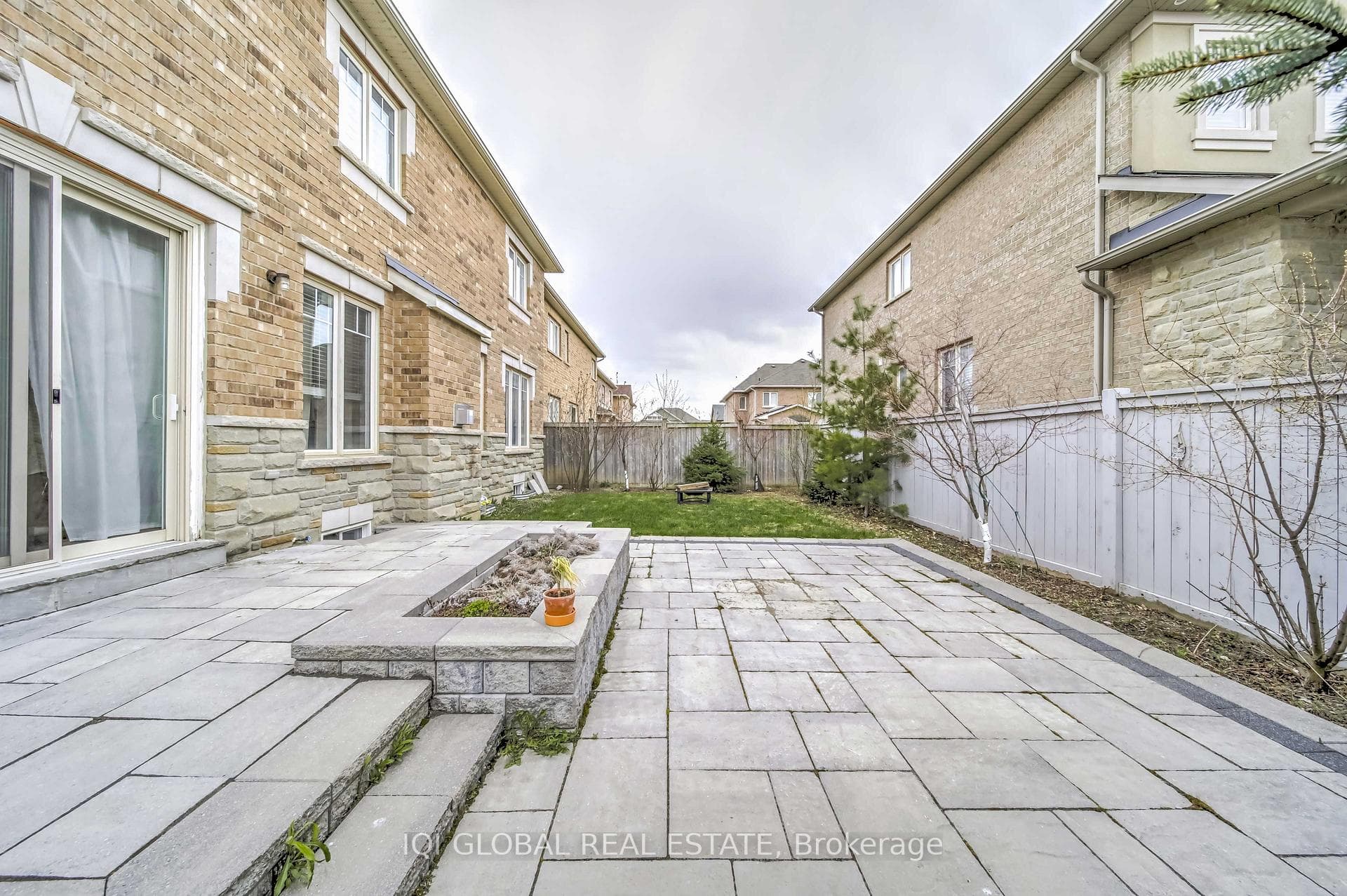 2 Bowkett Drive photo 27