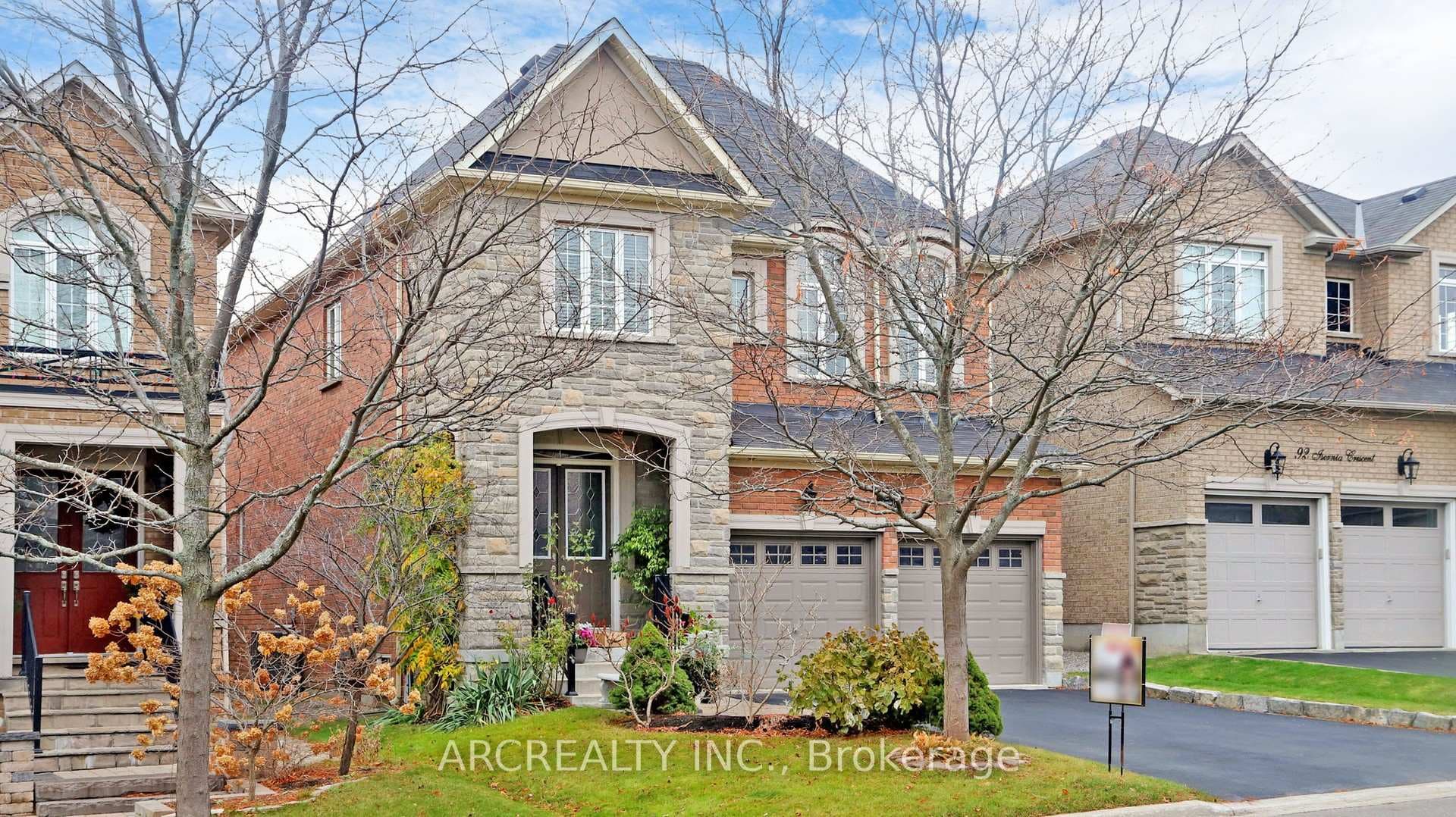 96 Isernia Crescent photo 24