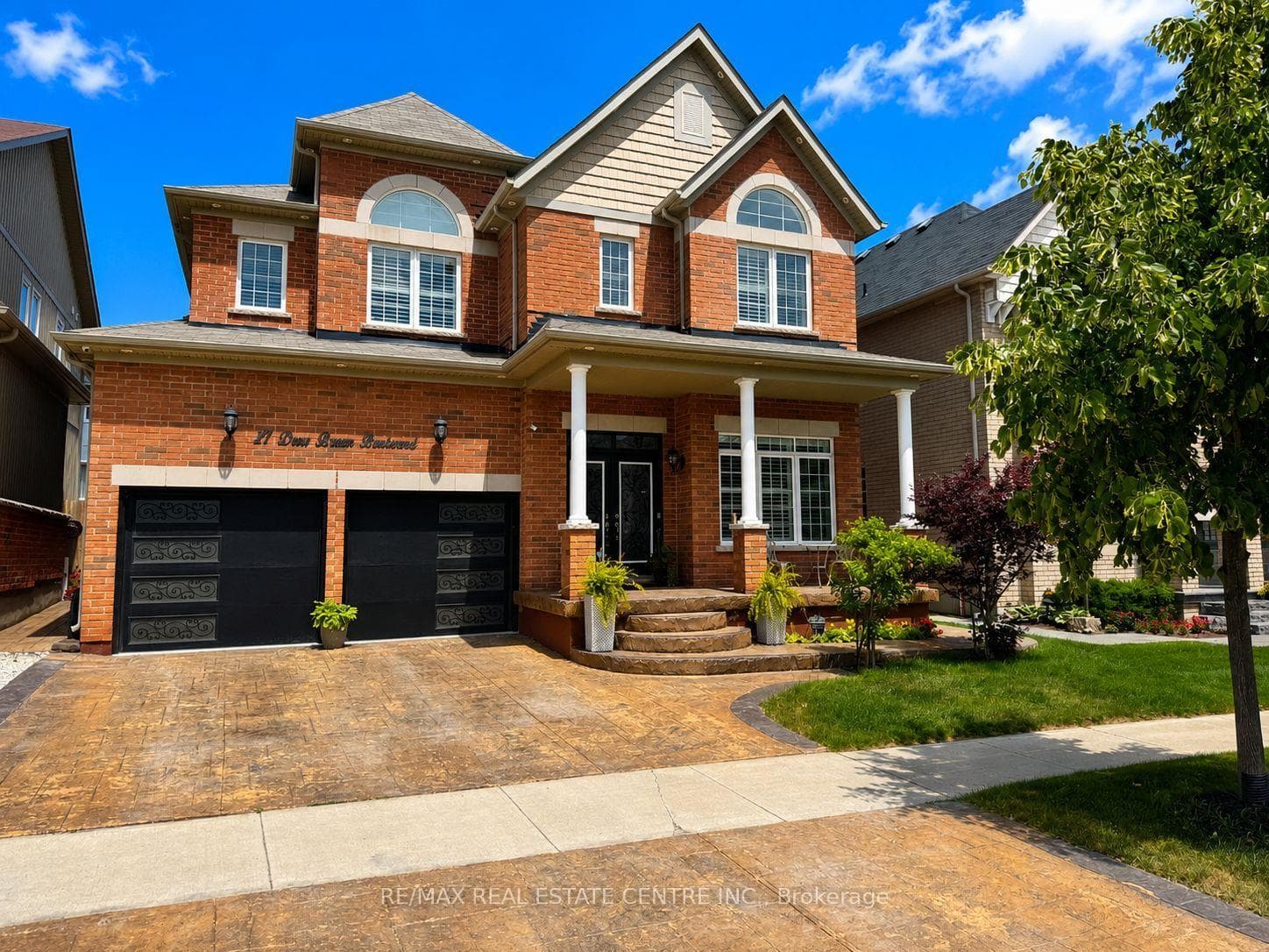 27 Drew Brown Boulevard photo 1