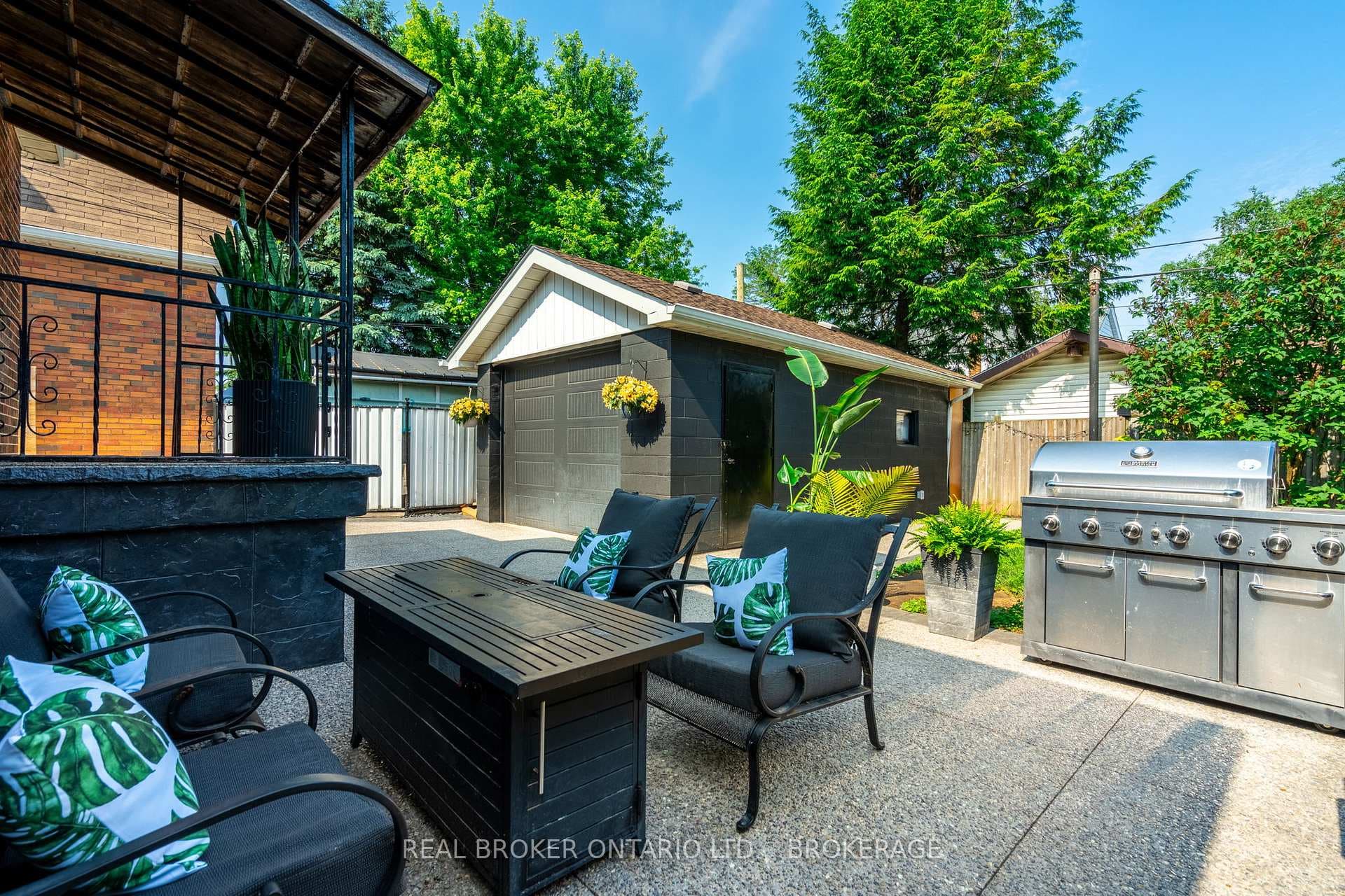 74 CAMERON Avenue photo 36