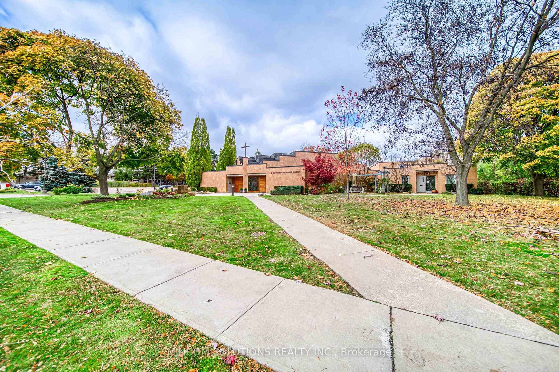 2452 Thorn Lodge Drive photo 27