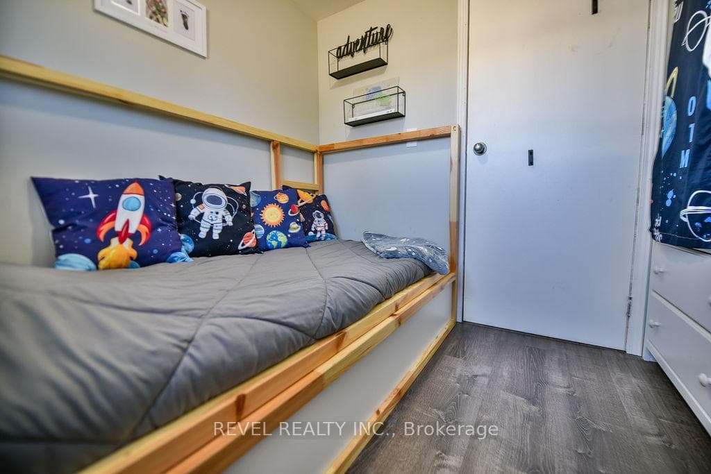 2 Rovie Avenue photo 19