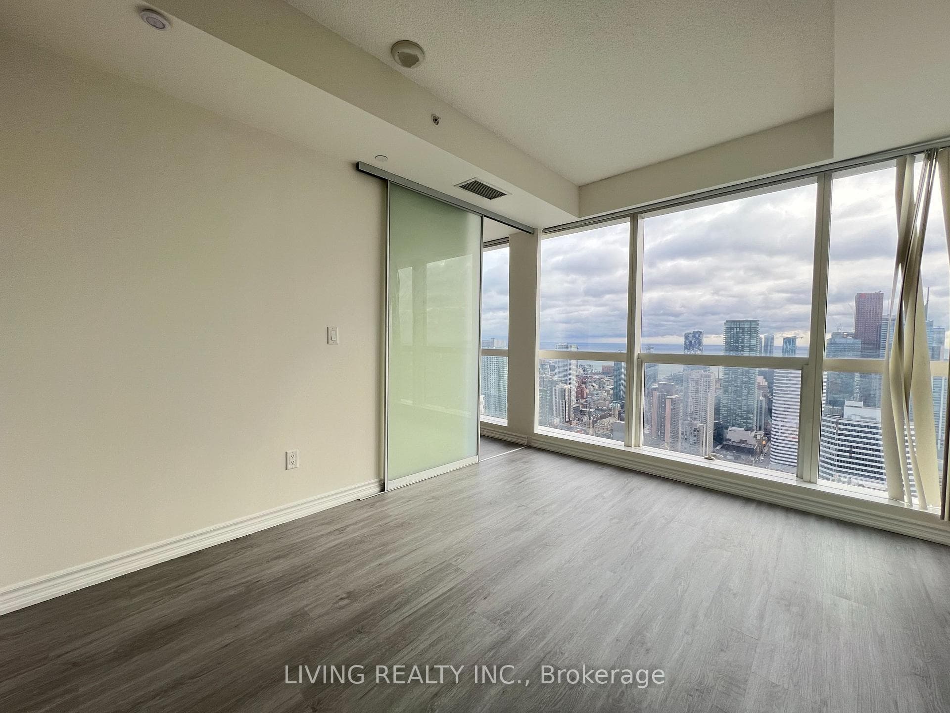 386 Yonge Street Unit 5309 photo 13