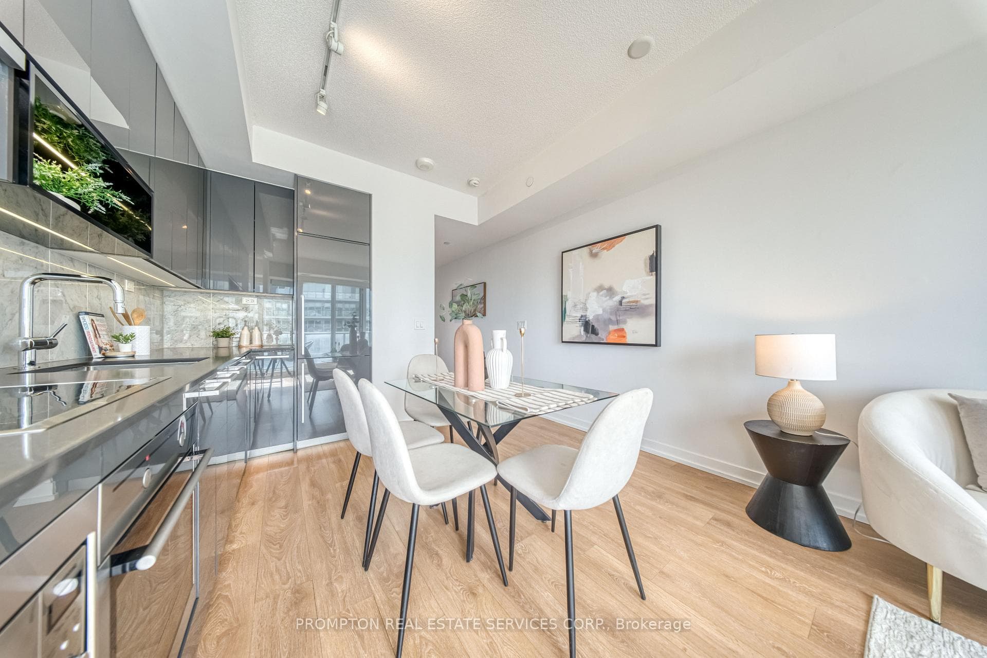 115 Mcmahon Drive Unit 3802 photo 7
