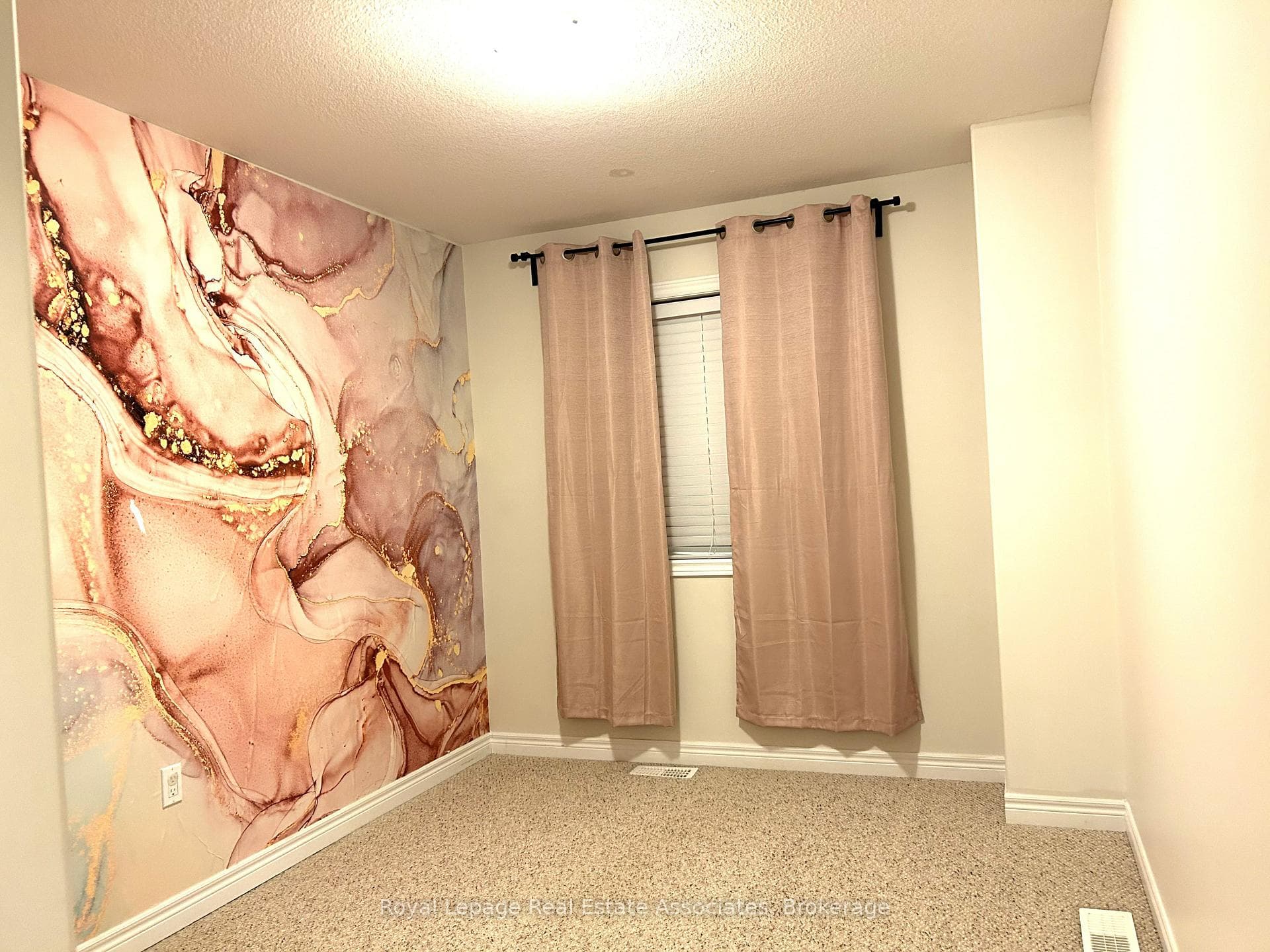120 Parkinson Crescent photo 11