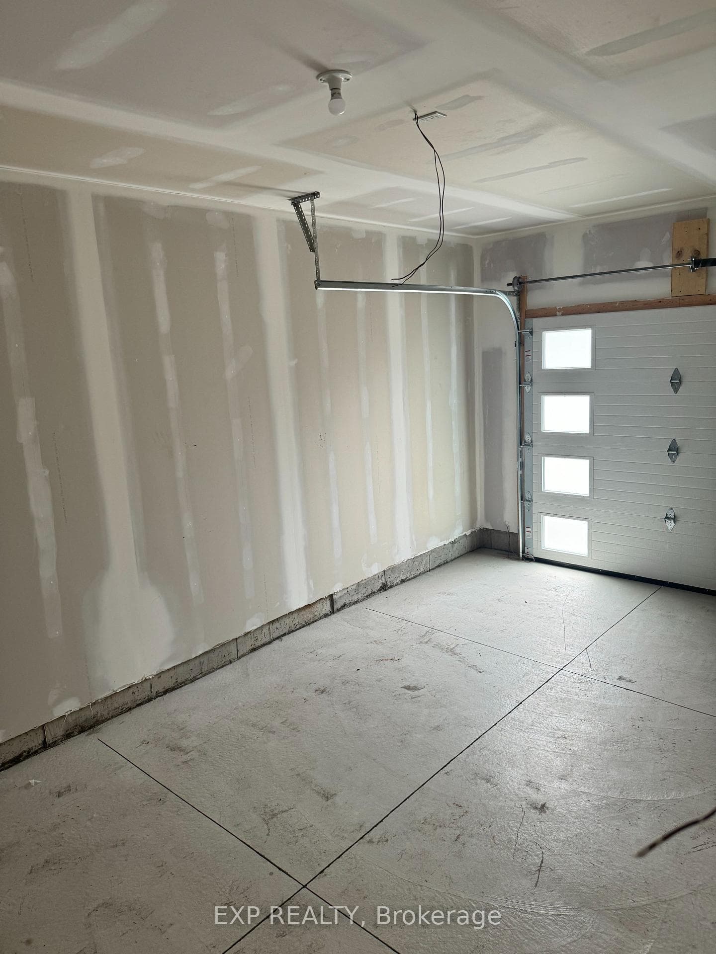 5672 Dorchester Road Unit 33 photo 6