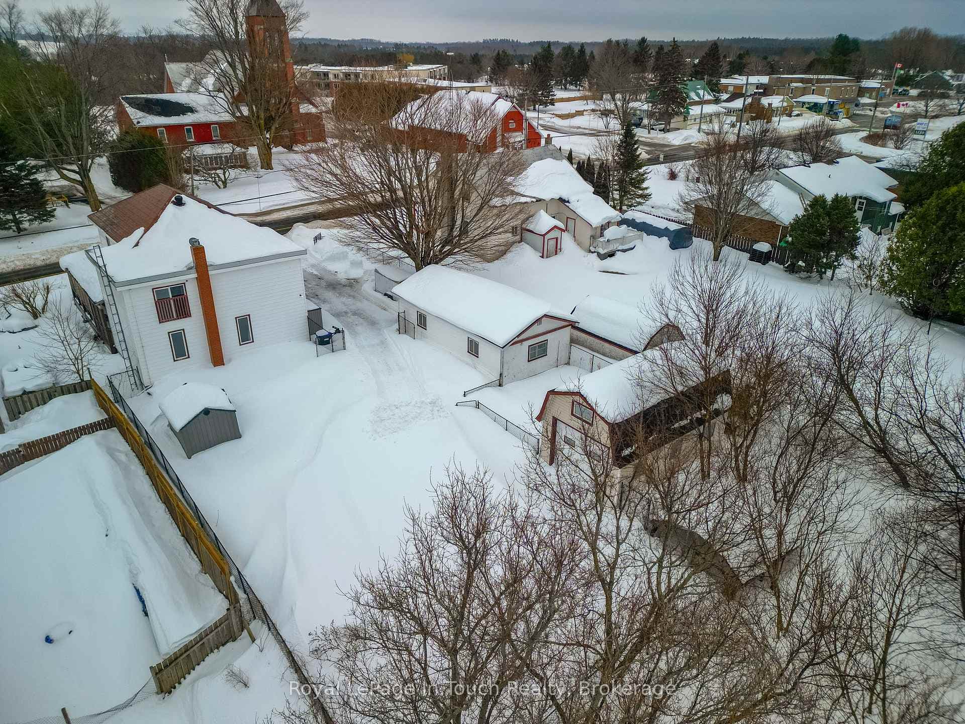 326 Lafontaine Road photo 2
