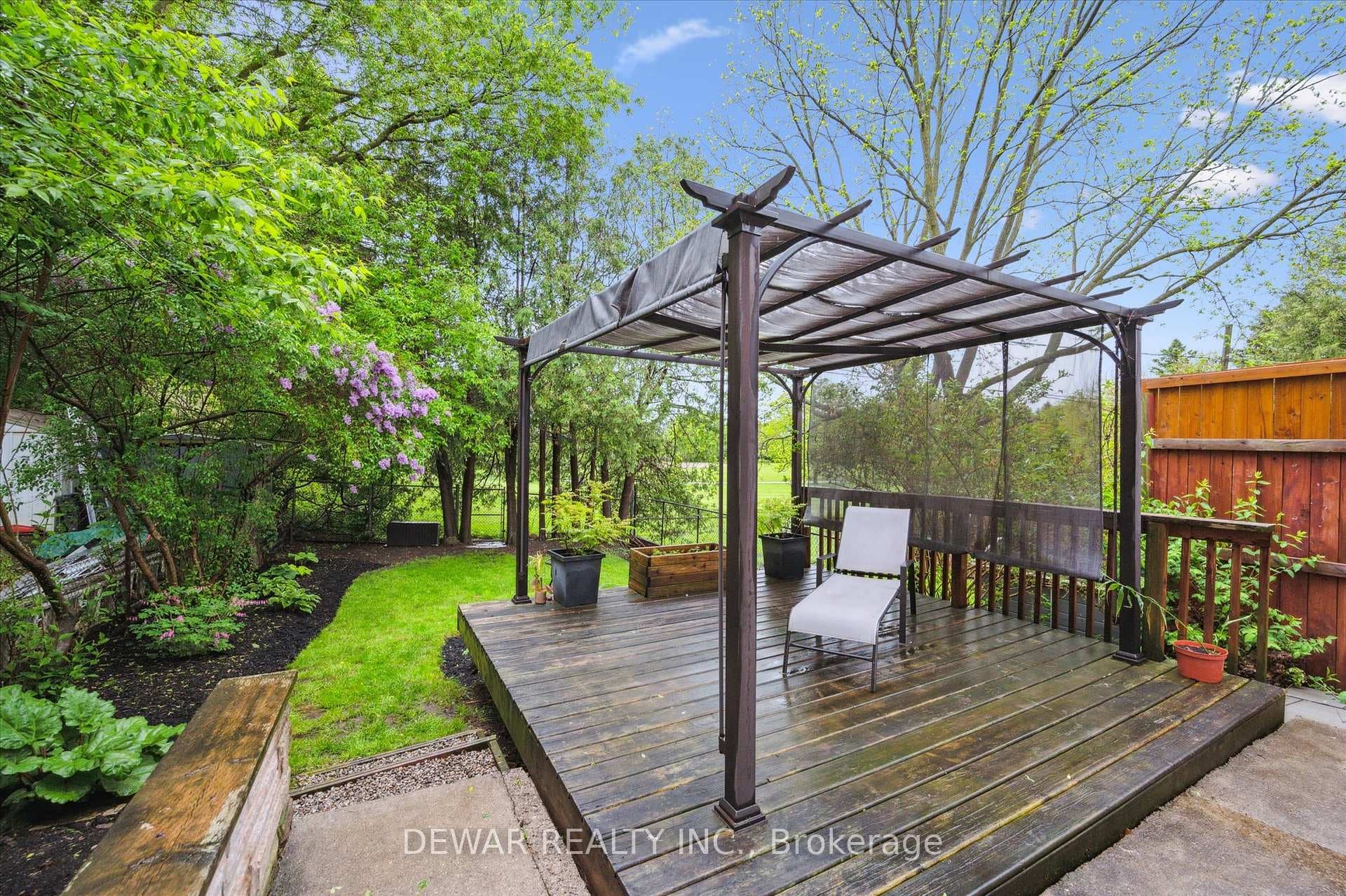 274 Erb Street photo 37