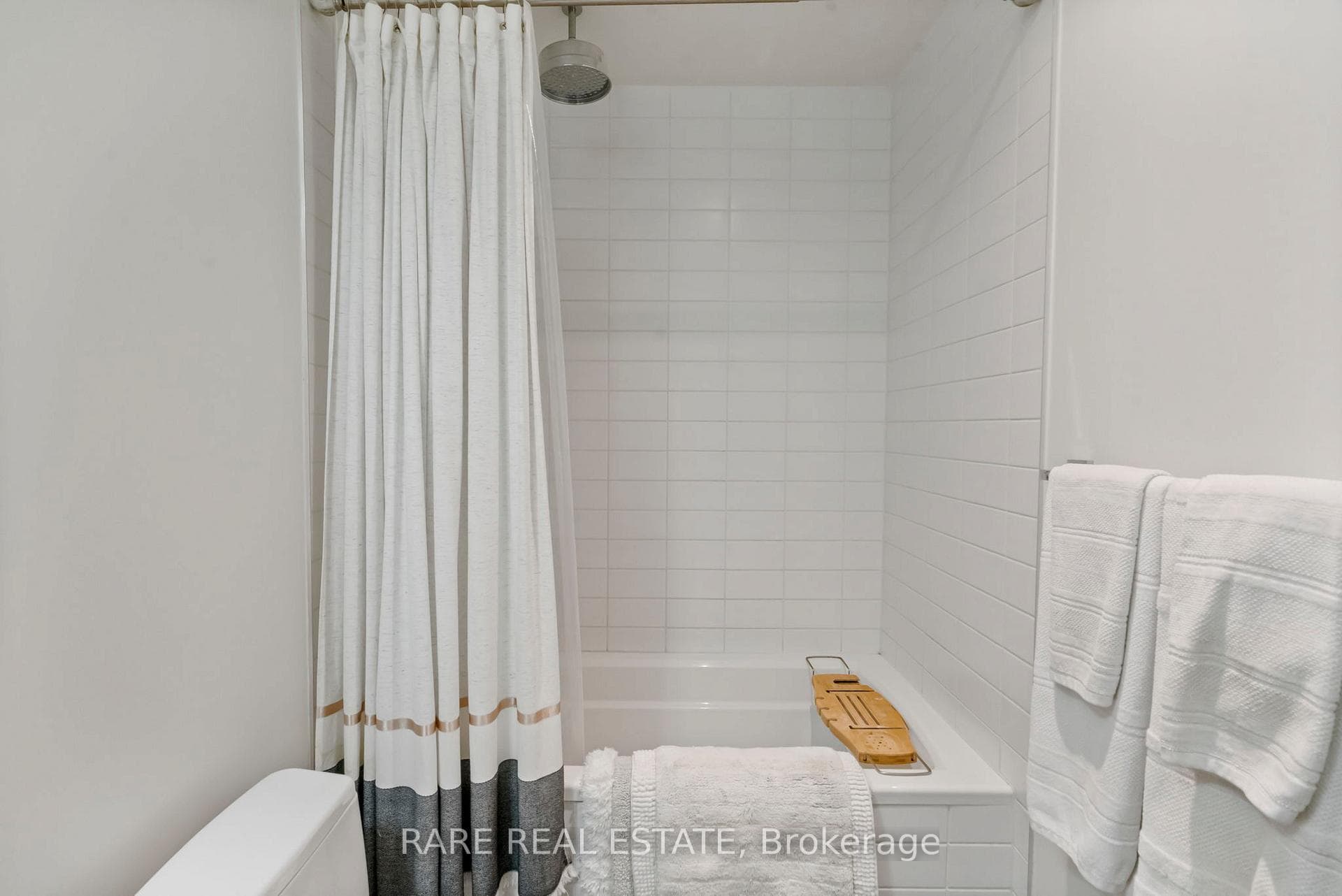 90 Broadview Avenue Unit 414 photo 27