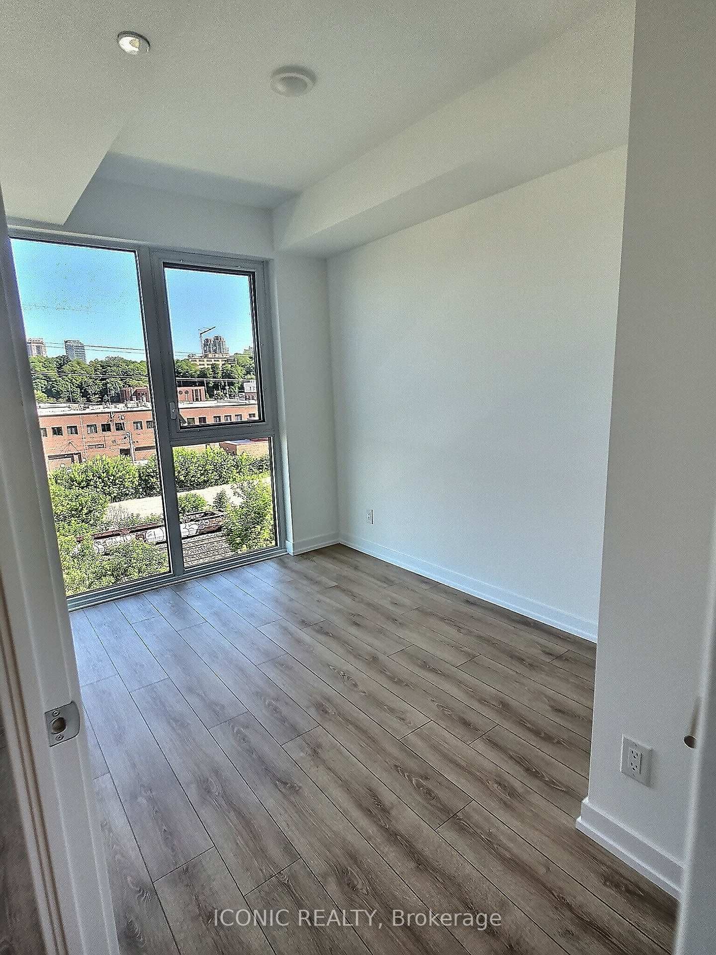 500 Dupont Street Unit 509 photo 7