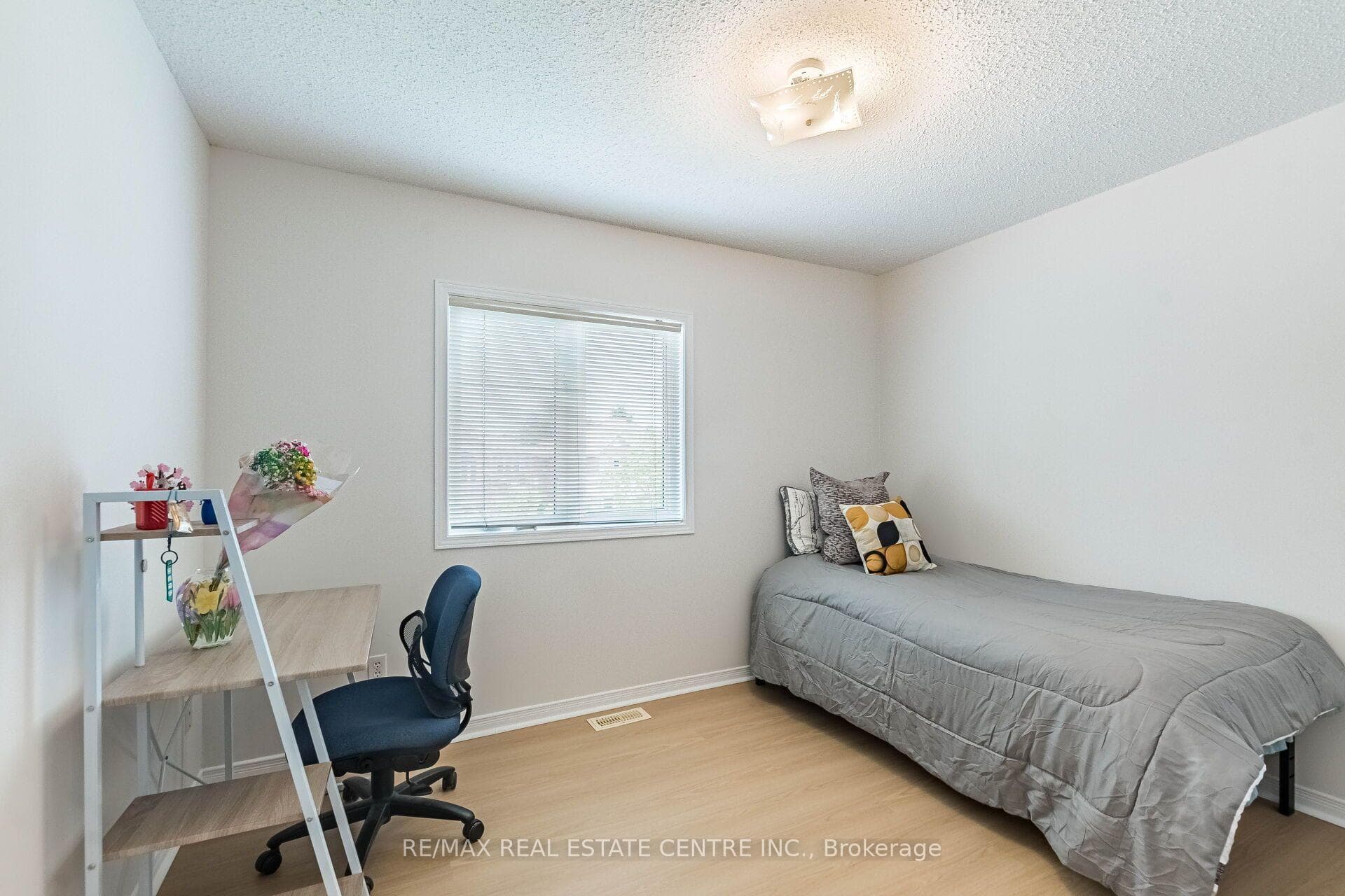629 Lumberton Crescent photo 24