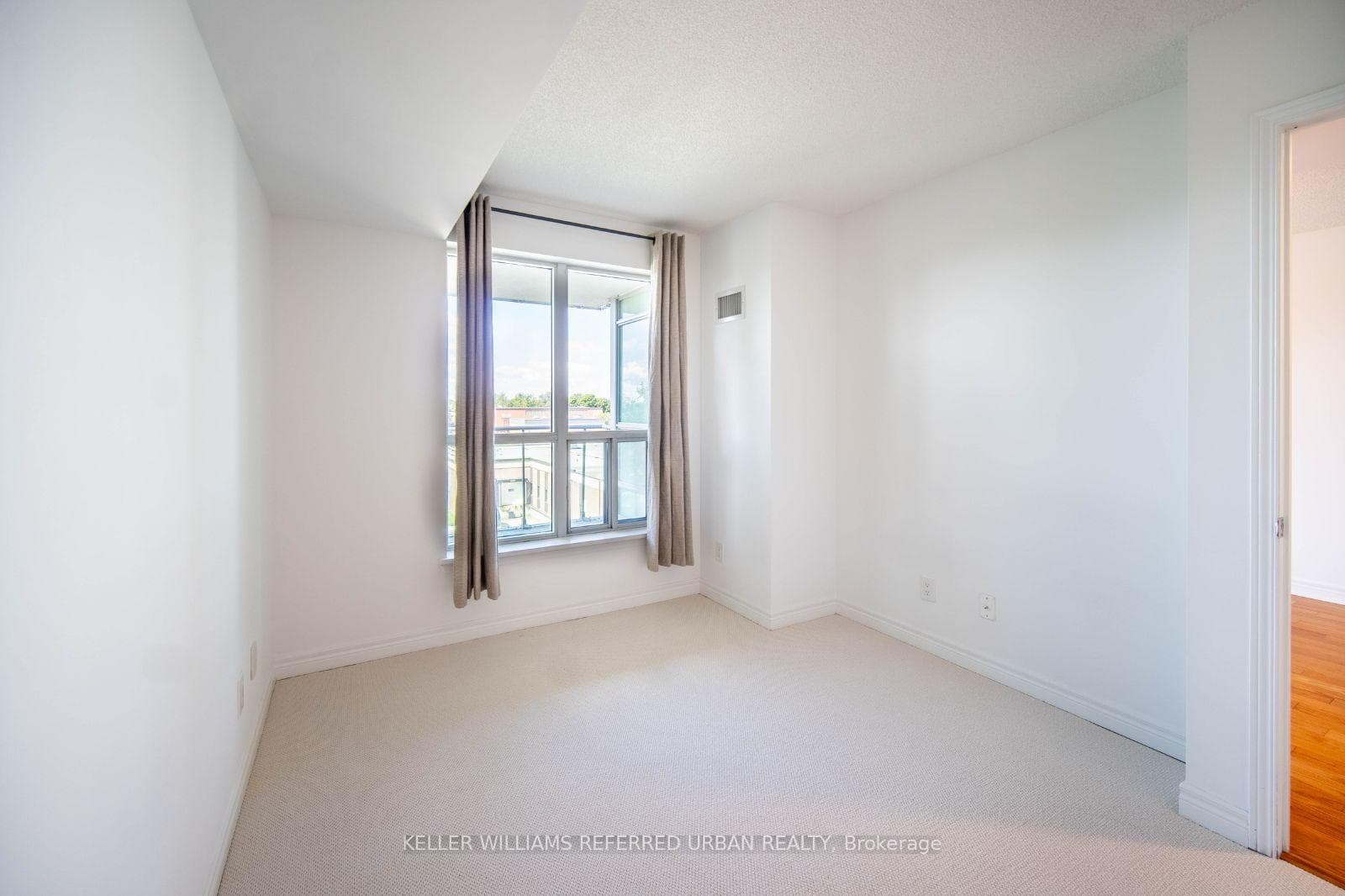 60 Fairfax Crescent Unit 413 photo 18