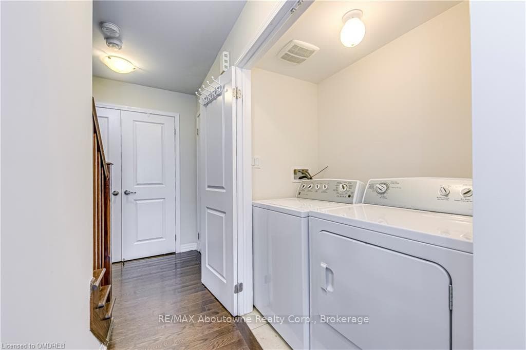 3059 MISTLETOE Gardens photo 11