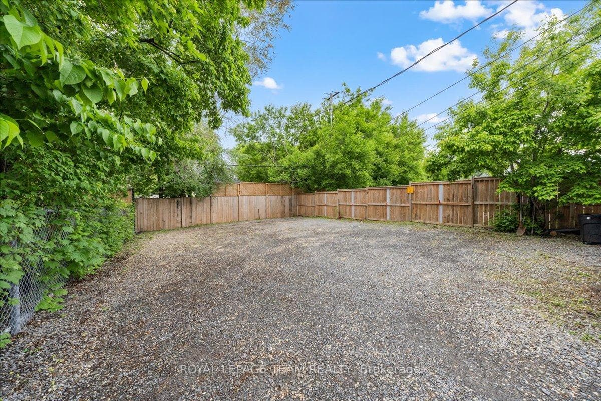 1008 ST. LAURENT Boulevard photo 6