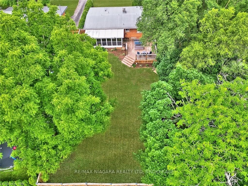 31 LORIMER Street photo 28
