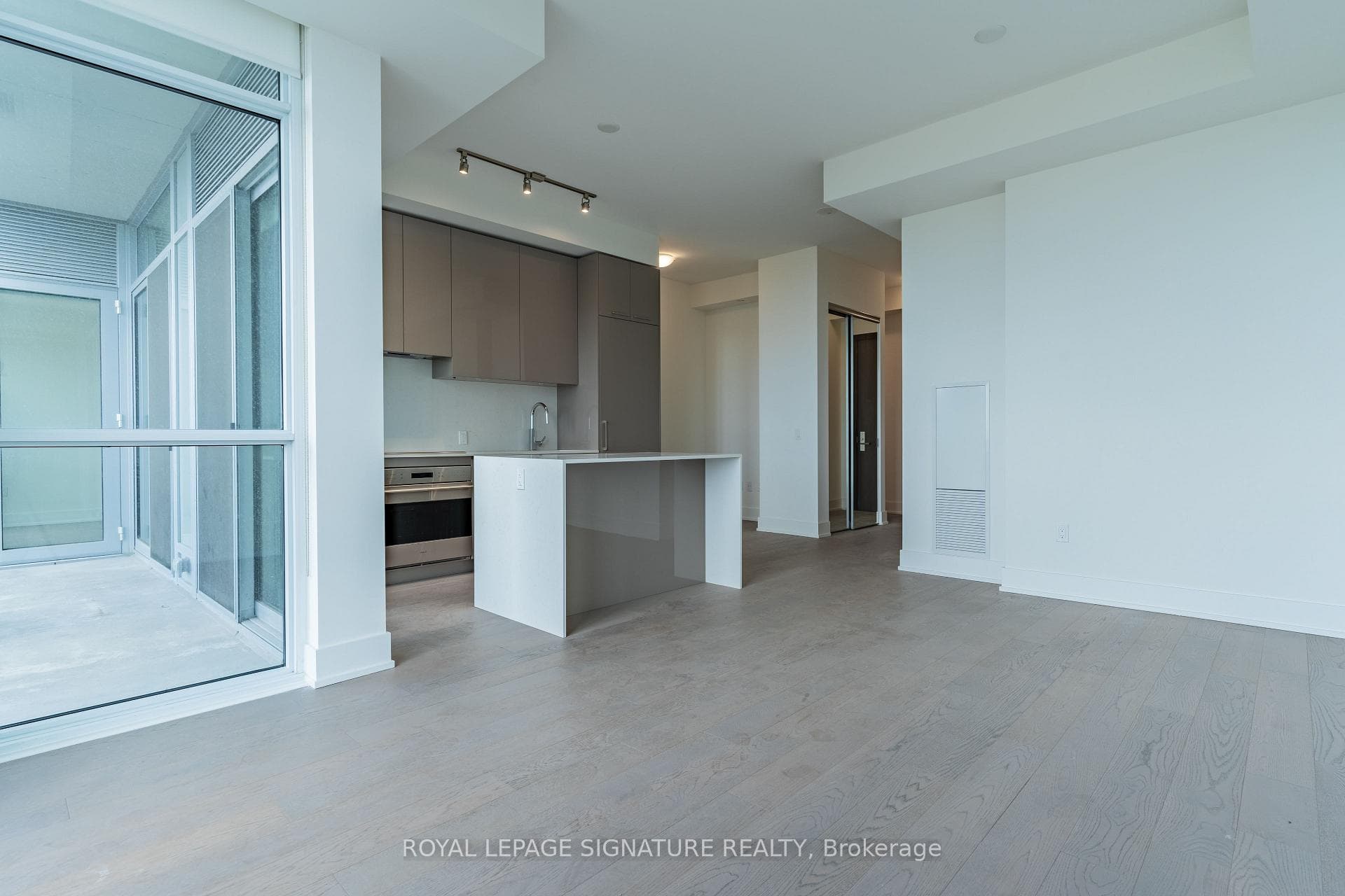 1 Yorkville Avenue Unit 5606 photo 5