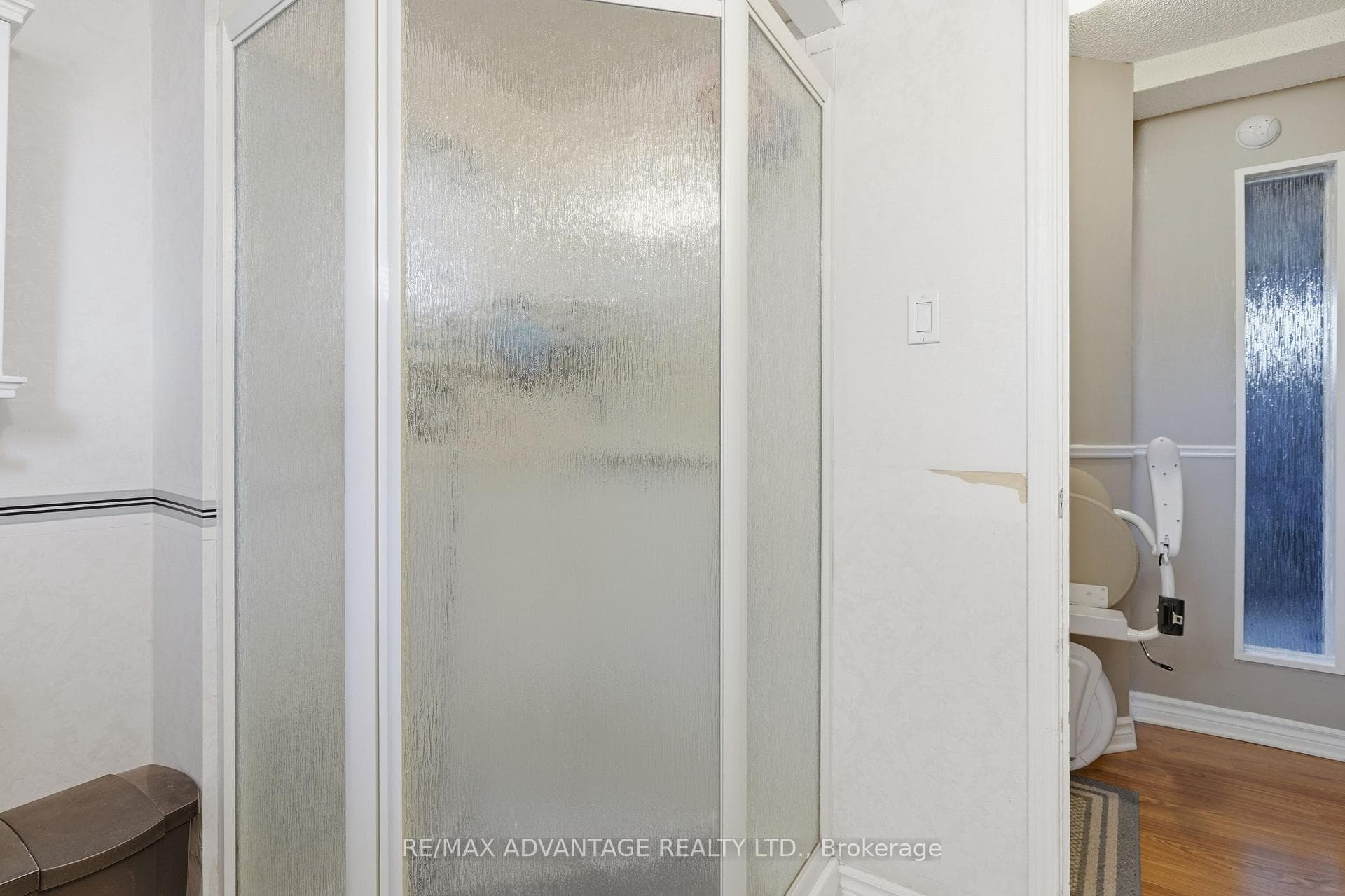120 Champlain Crescent photo 31