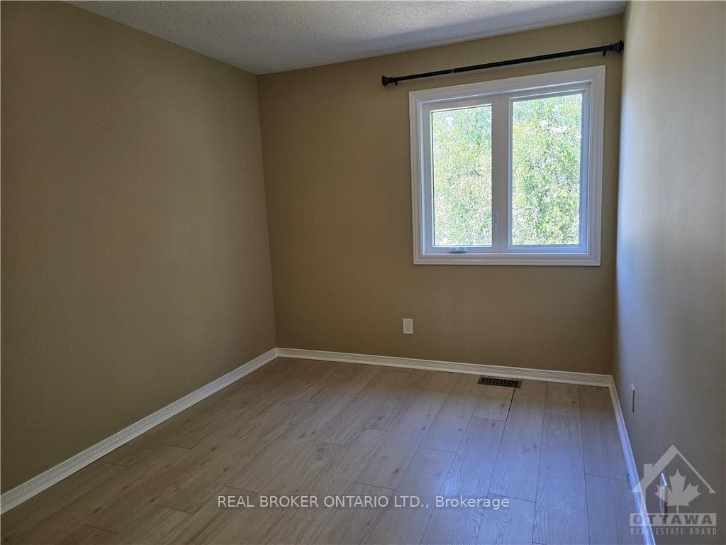 59 PIPER Crescent photo 13