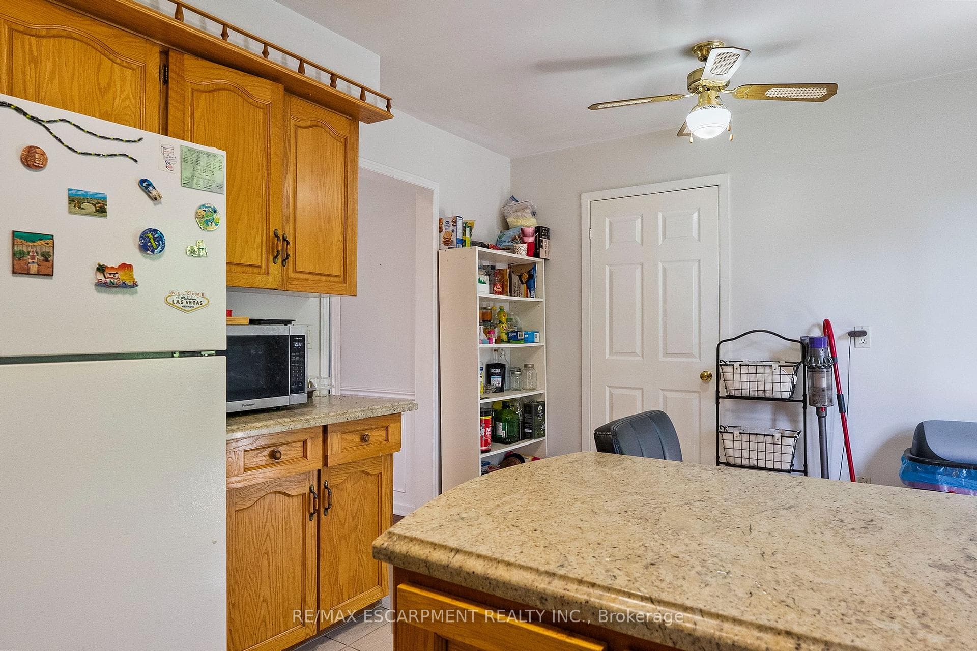 2506 YARMOUTH Crescent photo 13