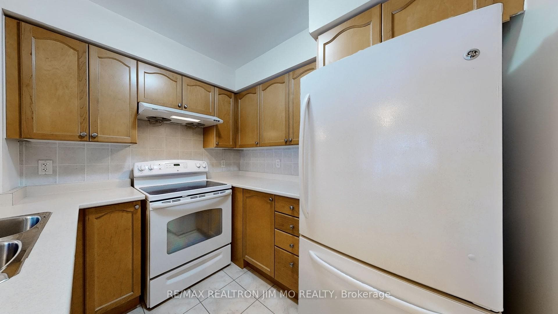 18 Spring Garden Avenue Unit 811 photo 14