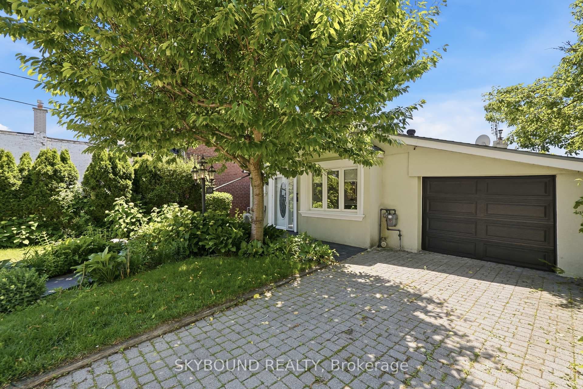 Driveway and garage parking
