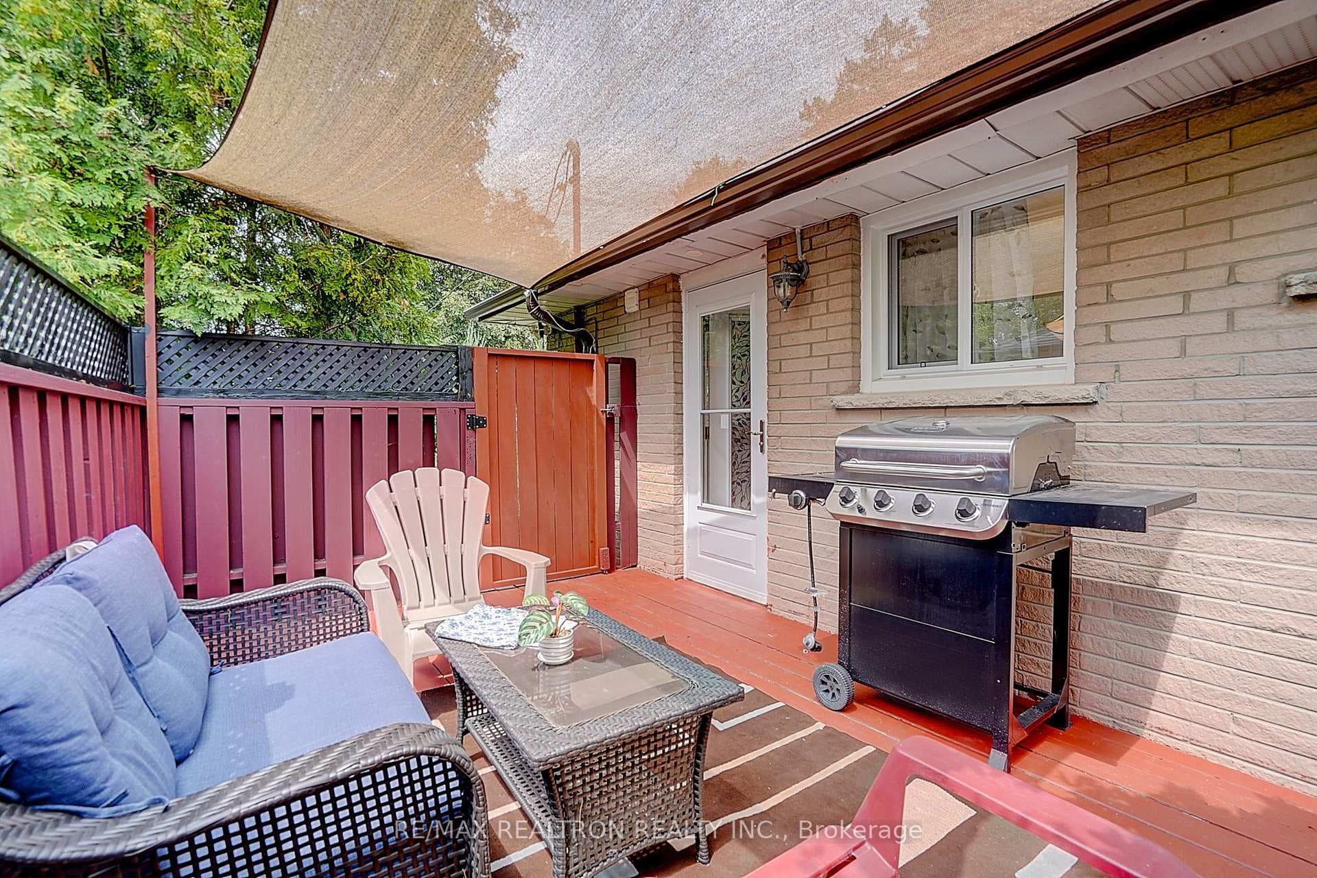 583 Pinewood Street photo 38
