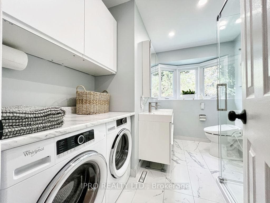 Washer/Dryer In Ensuite
