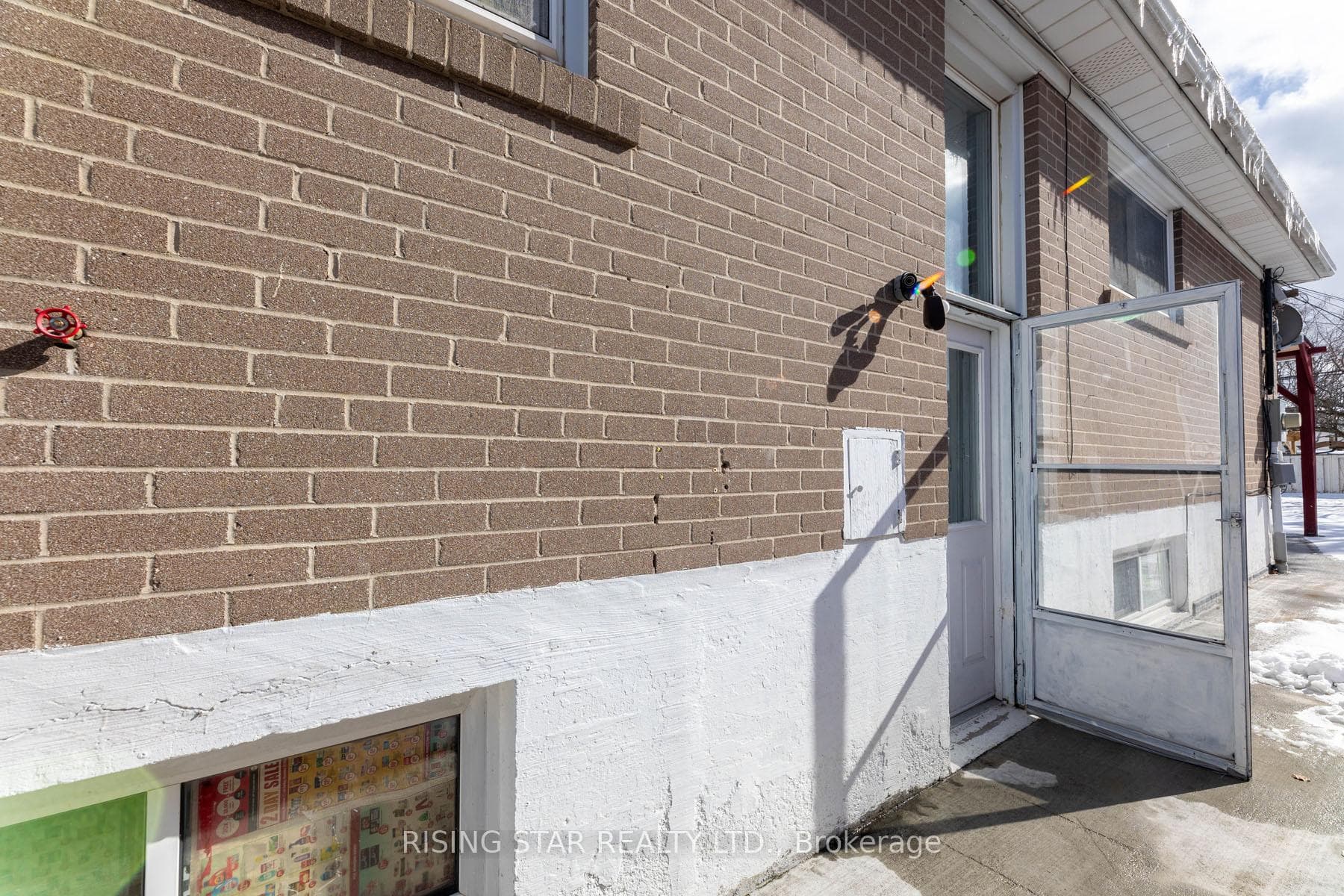 5 Tinton Crescent photo 33