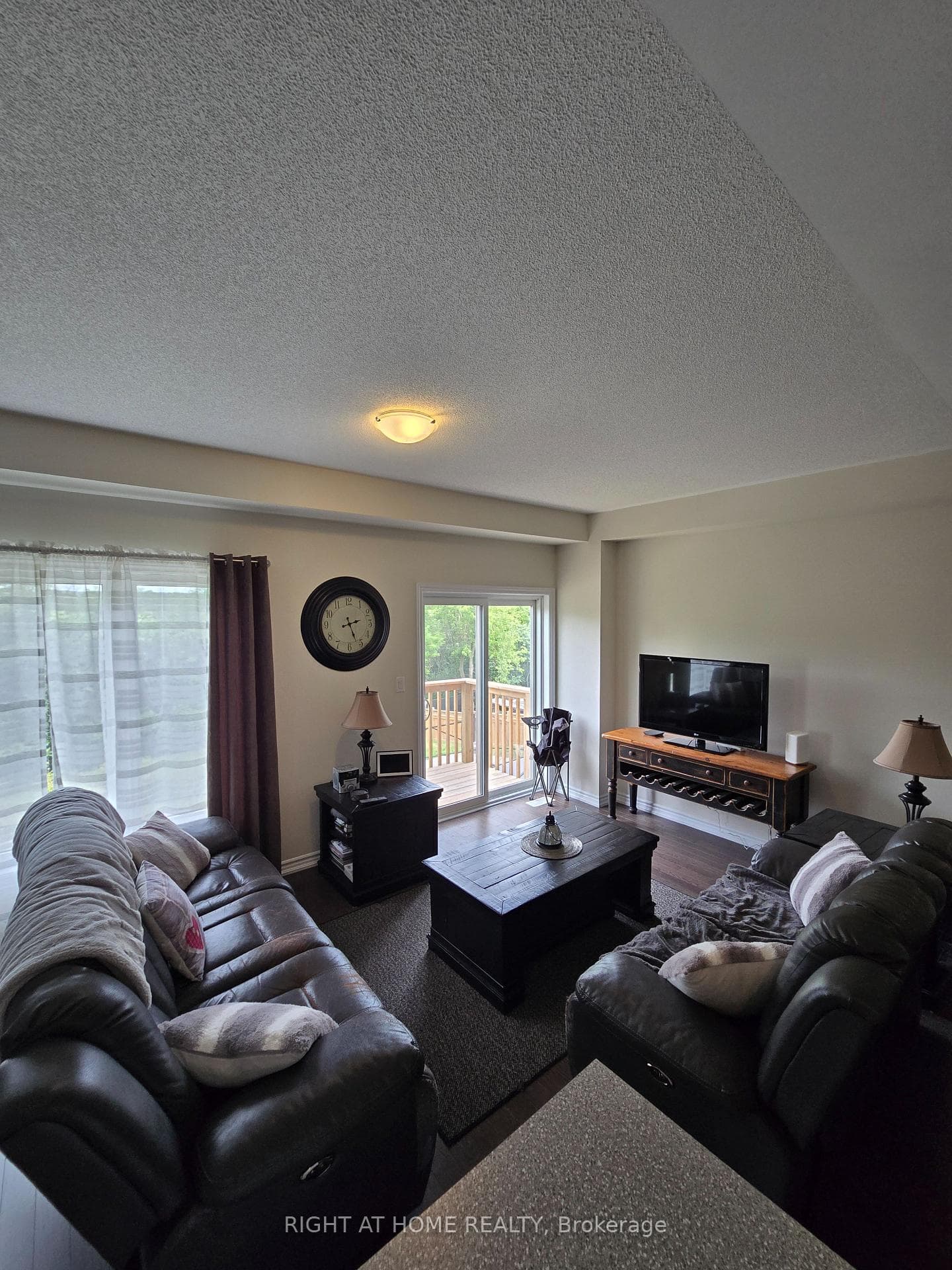 98 Senay Circle photo 2