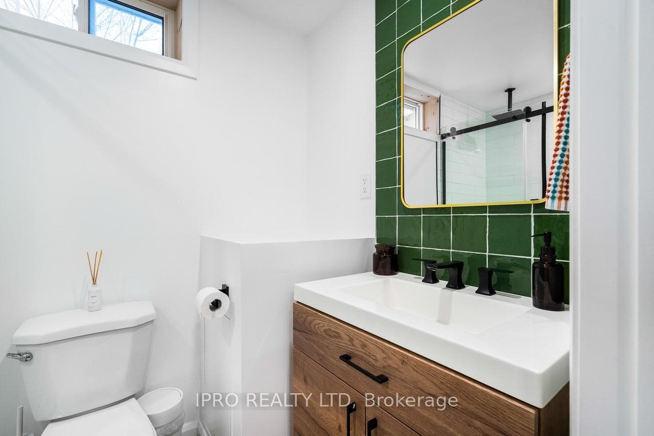 19 Reid Crescent photo 28