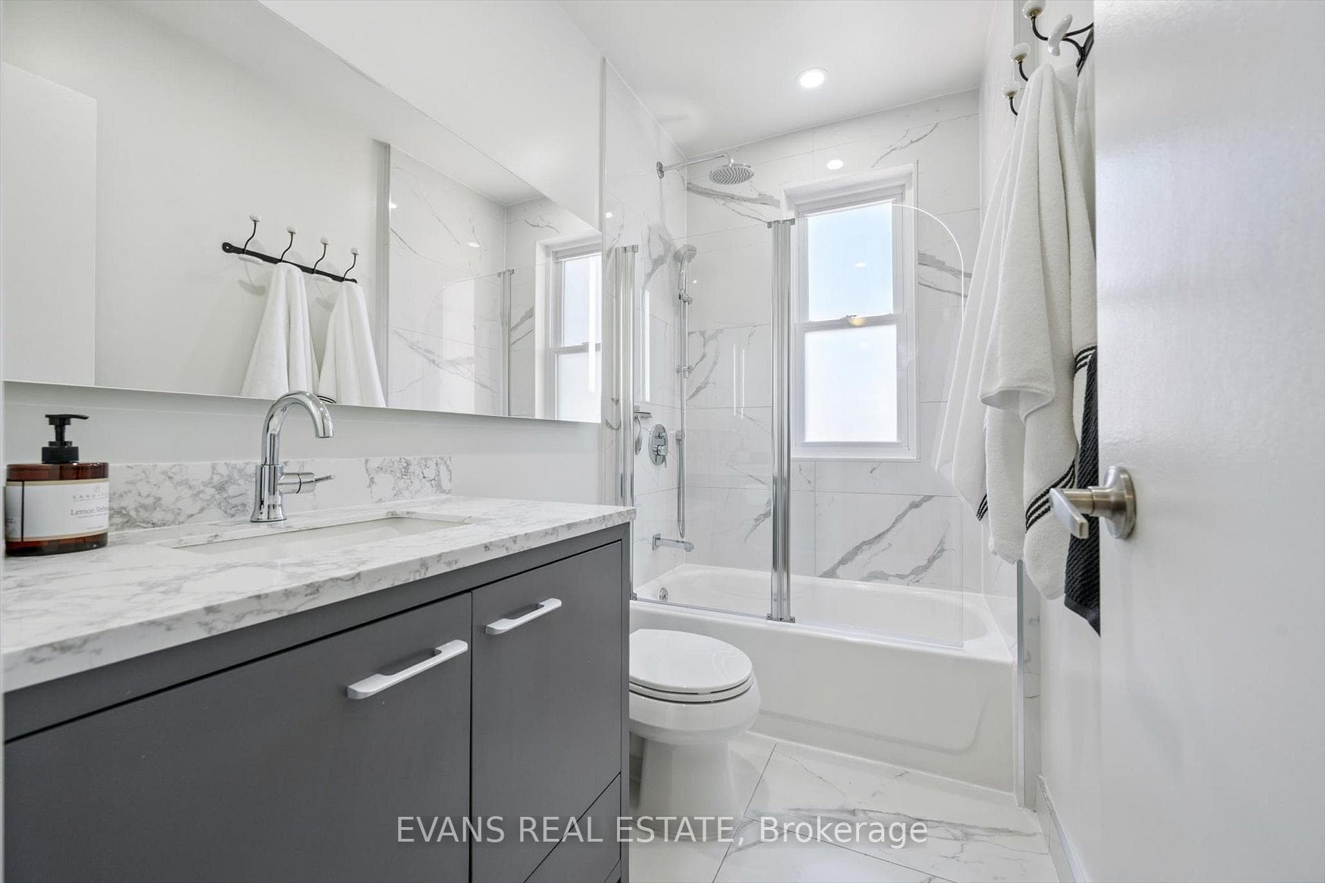 25 Uxbridge Ave Renovated Main Bathroom